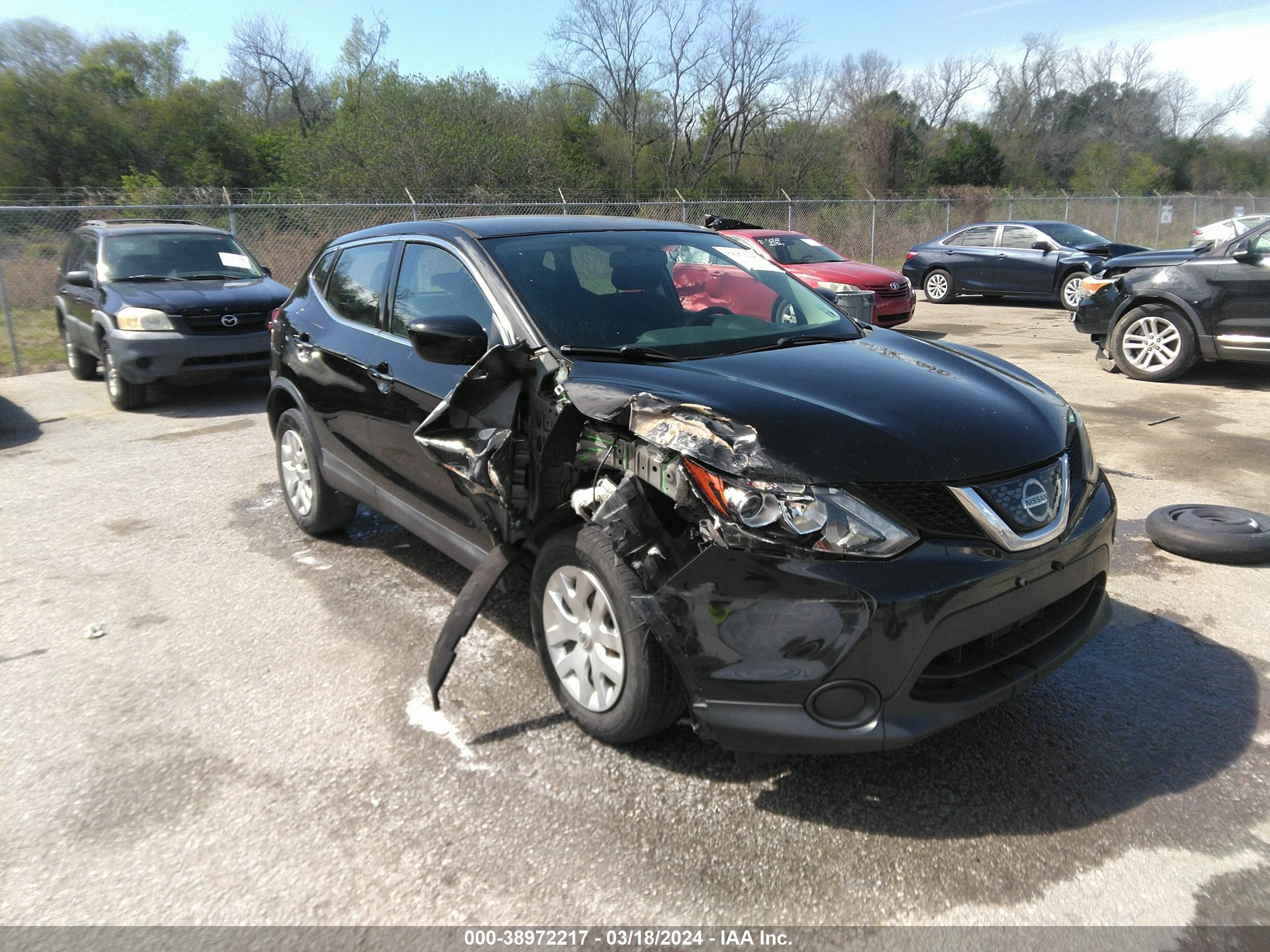 NISSAN ROGUE 2018 jn1bj1cp5jw161787