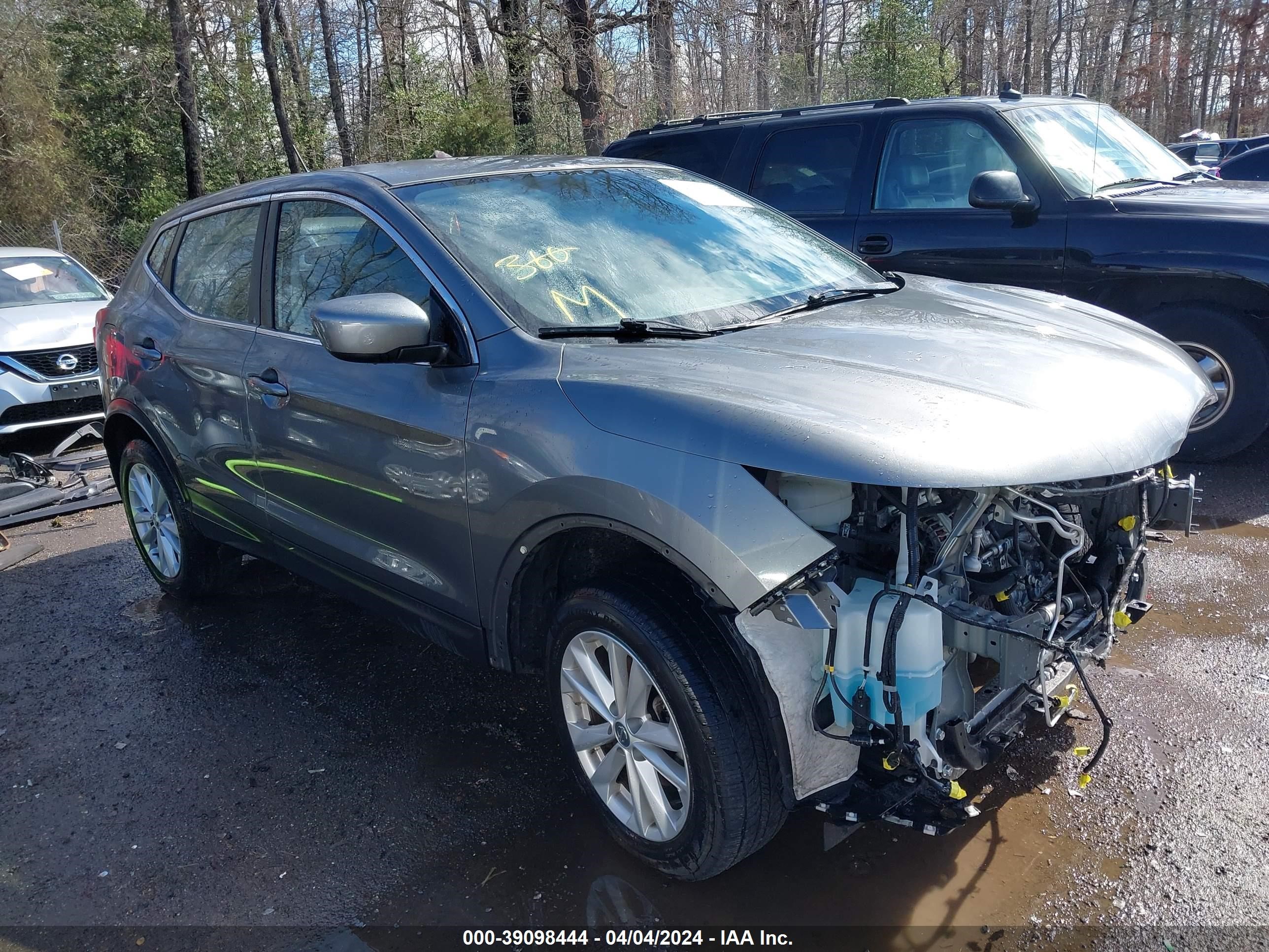 NISSAN ROGUE 2018 jn1bj1cp8jw164201