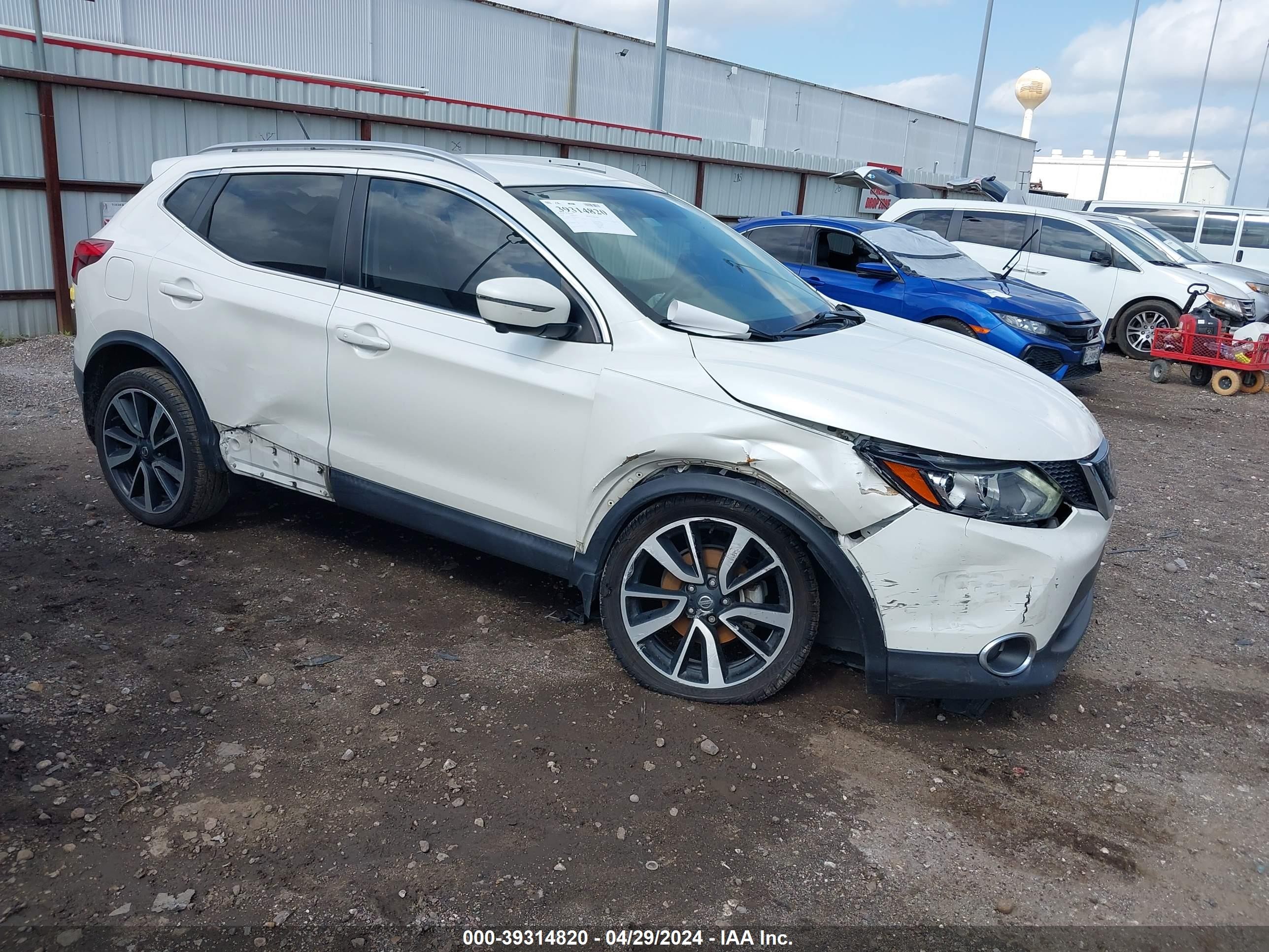 NISSAN ROGUE 2018 jn1bj1cp9jw182156