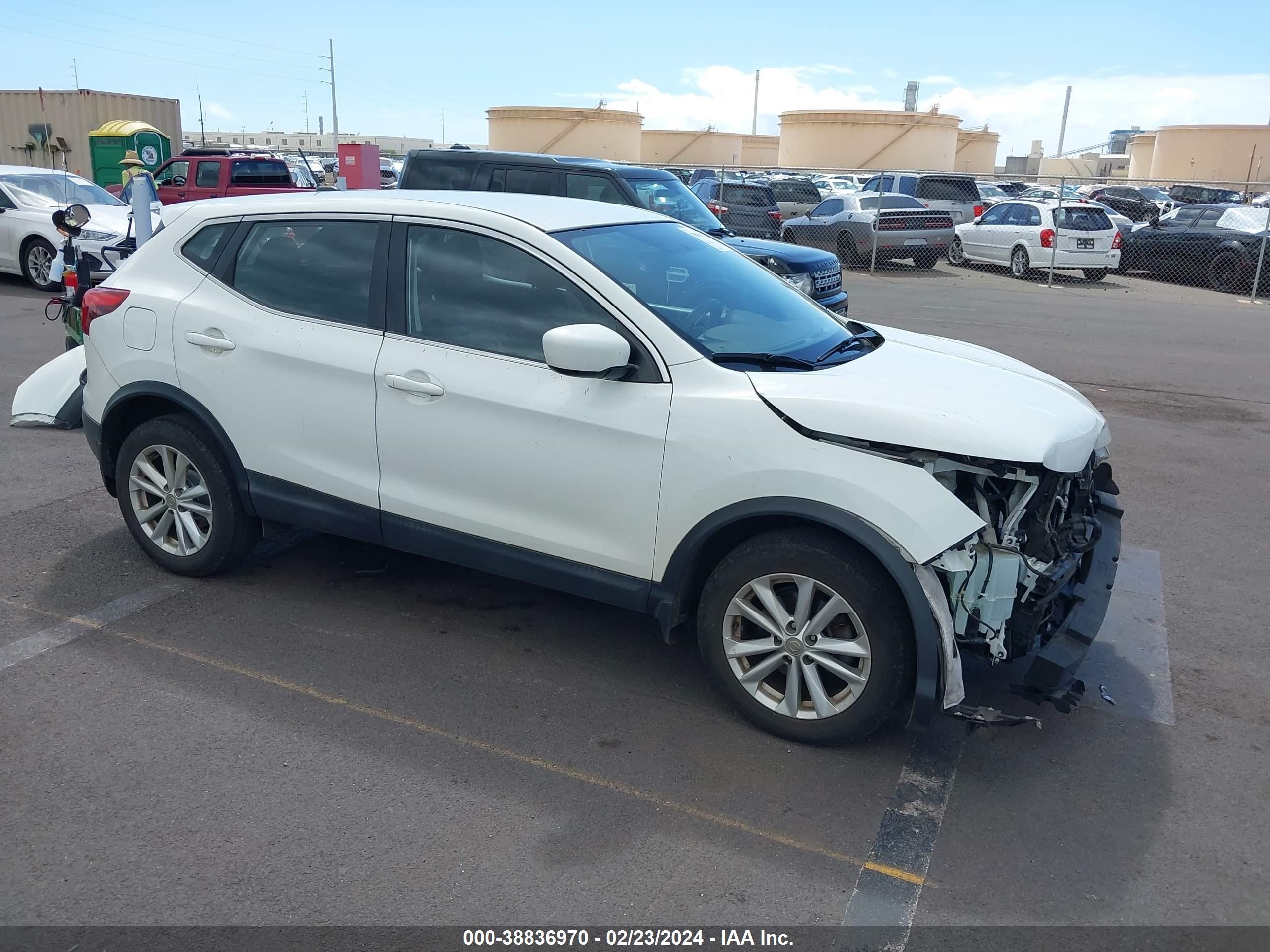 NISSAN ROGUE 2018 jn1bj1cpxjw195529