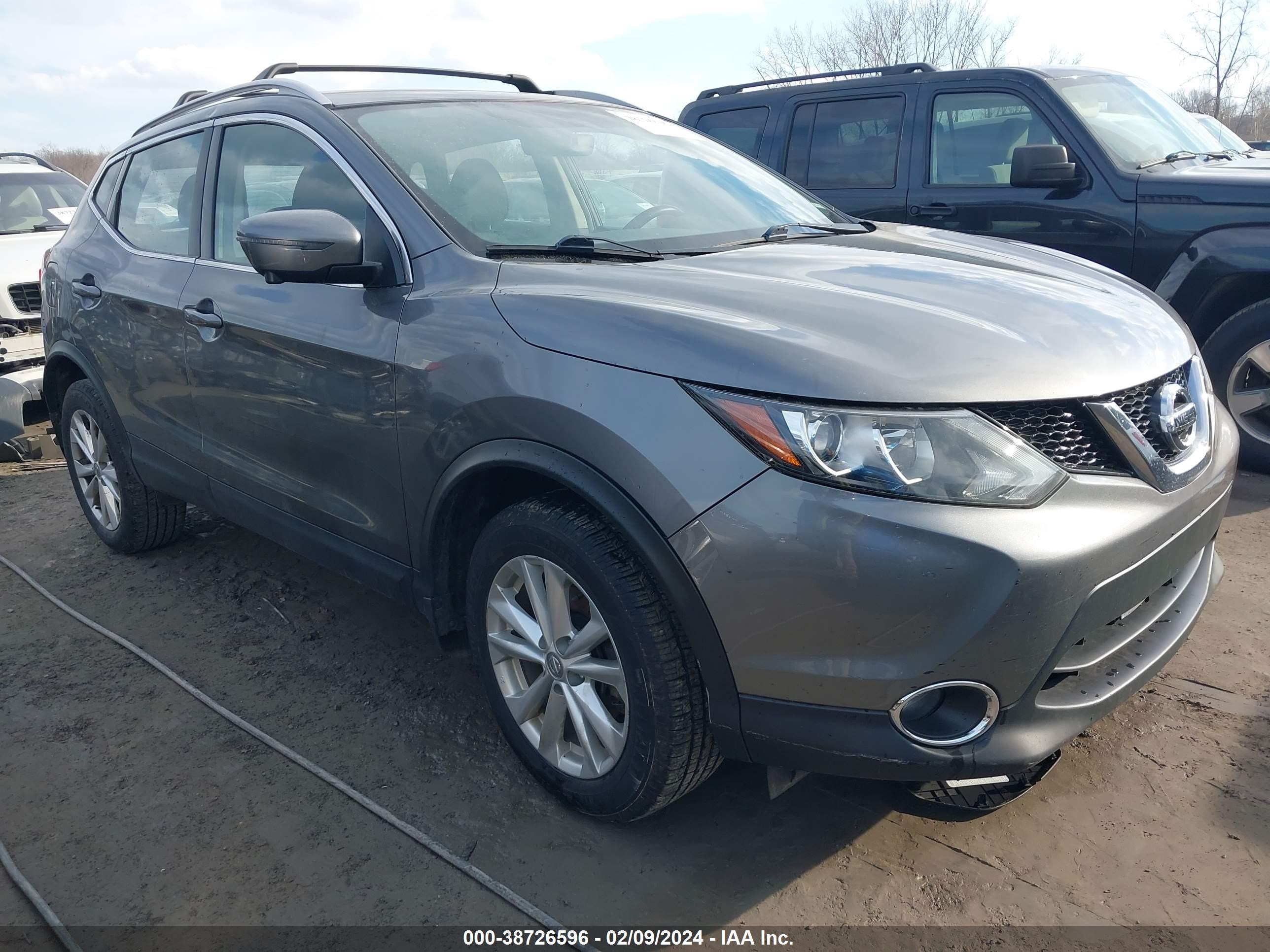 NISSAN ROGUE 2017 jn1bj1cr0hw126327