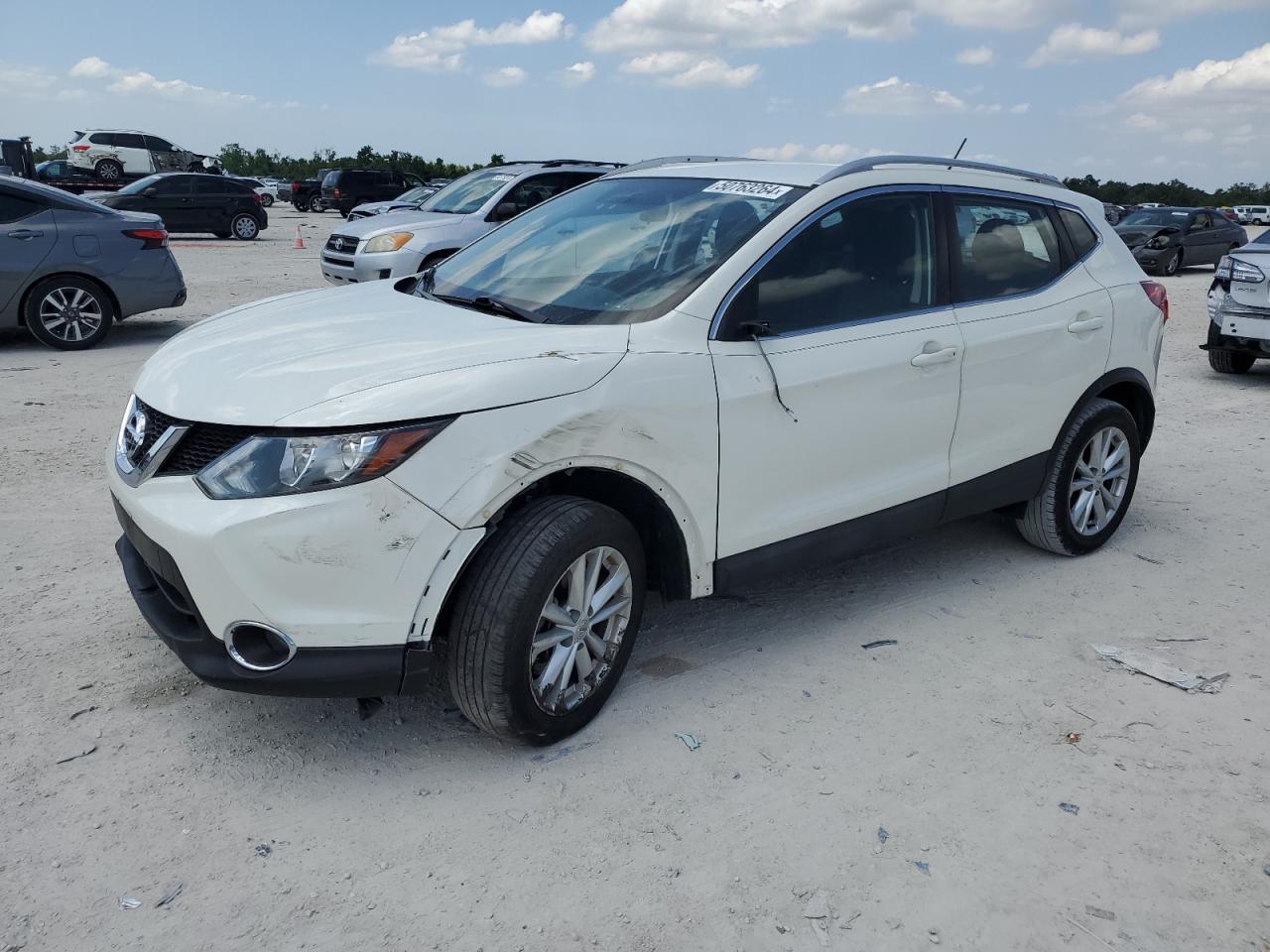 NISSAN ROGUE 2017 jn1bj1cr1hw111495