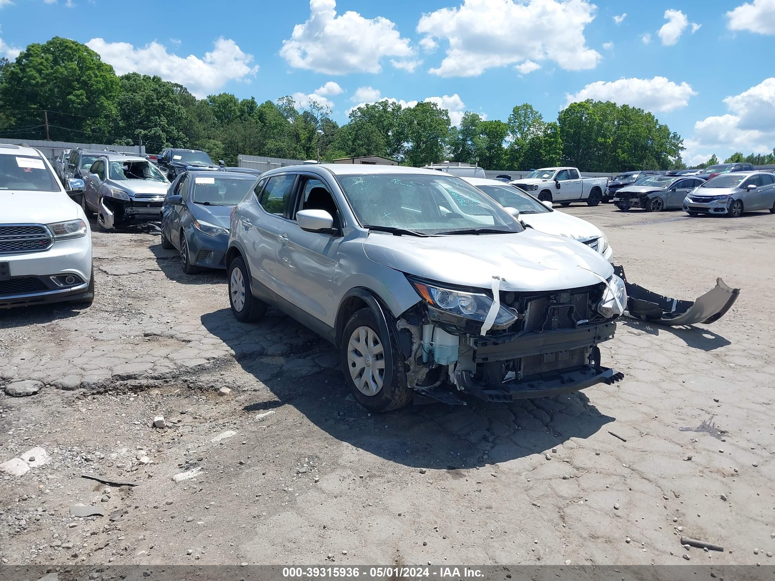 NISSAN ROGUE 2018 jn1bj1cr1jw261855