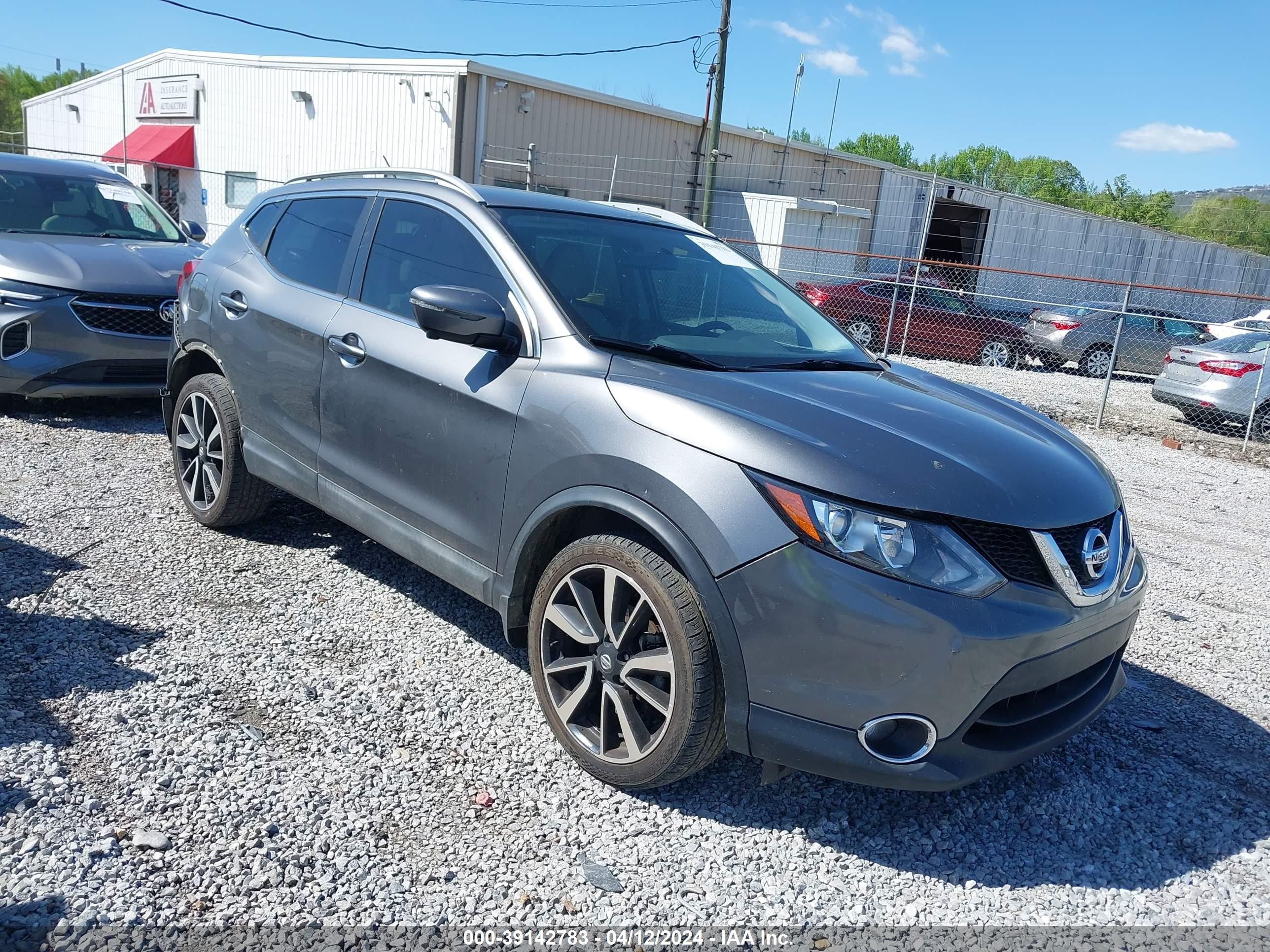 NISSAN ROGUE 2017 jn1bj1cr2hw108489