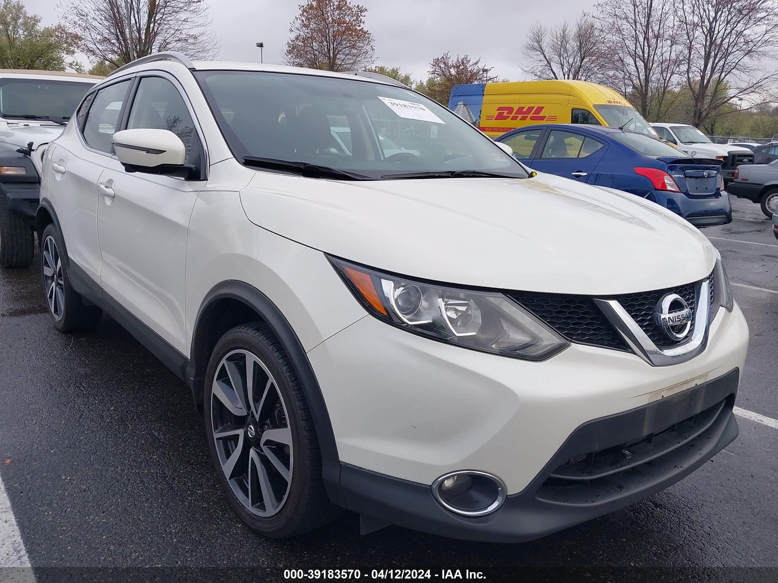 NISSAN ROGUE 2017 jn1bj1cr2hw122960