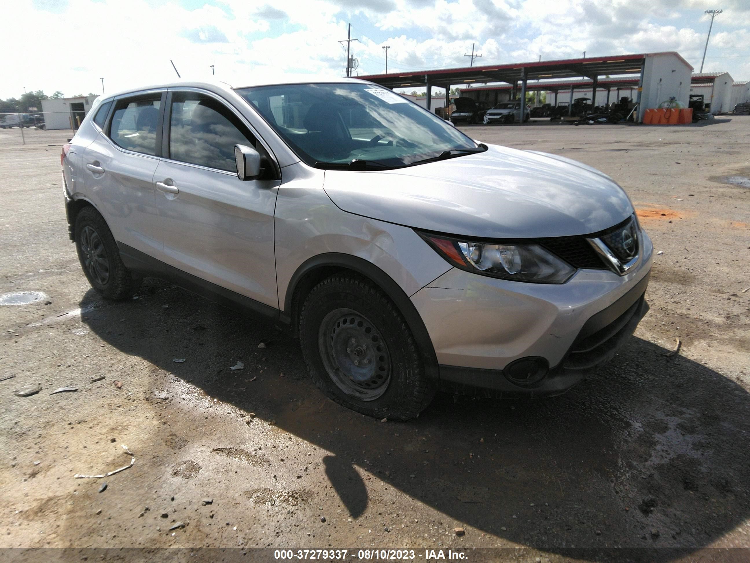 NISSAN ROGUE 2018 jn1bj1cr2jw258673