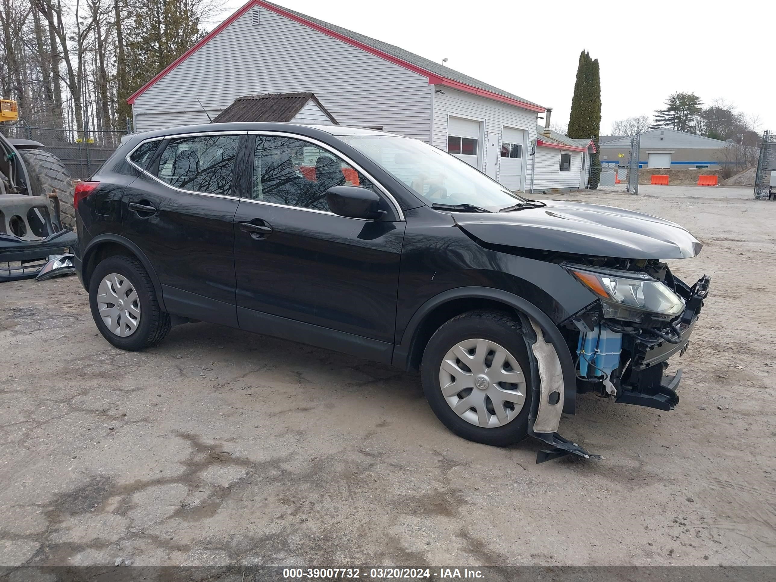 NISSAN ROGUE 2018 jn1bj1cr2jw265218