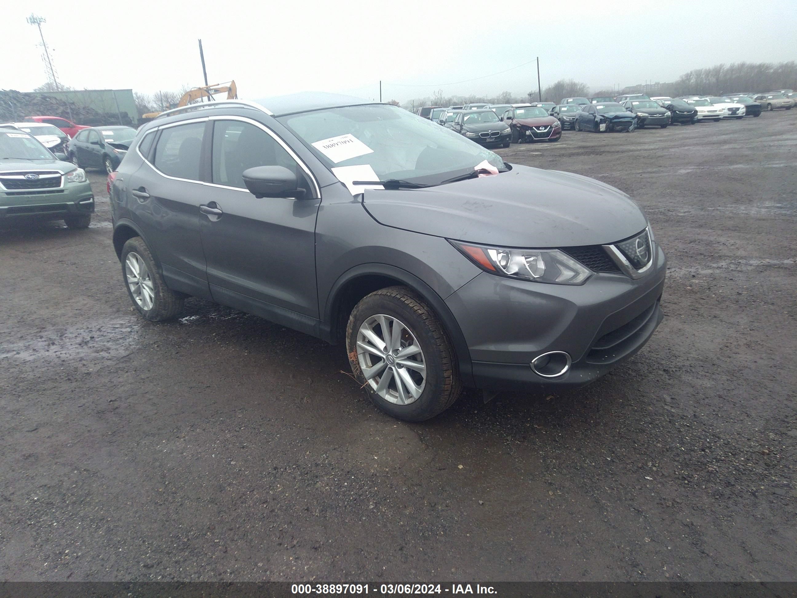 NISSAN ROGUE 2018 jn1bj1cr2jw267101