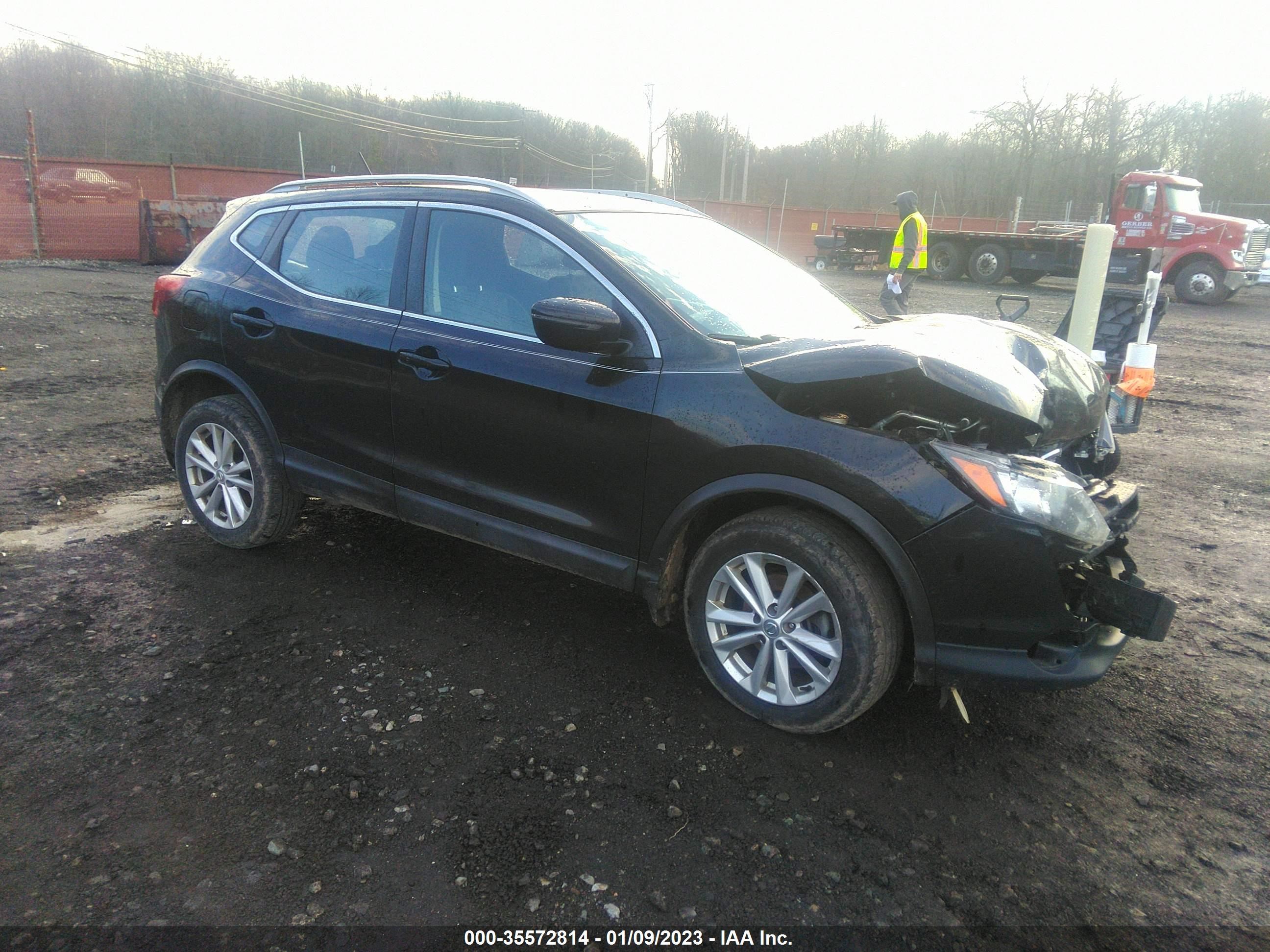 NISSAN ROGUE 2017 jn1bj1cr3hw106928