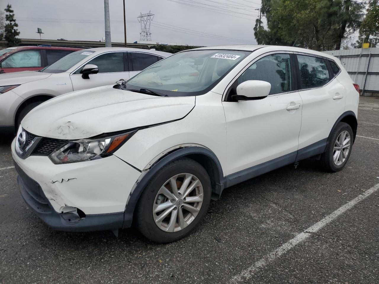 NISSAN ROGUE 2017 jn1bj1cr3hw115581