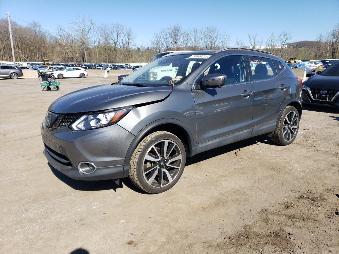 NISSAN ROGUE 2018 jn1bj1cr3jw267477