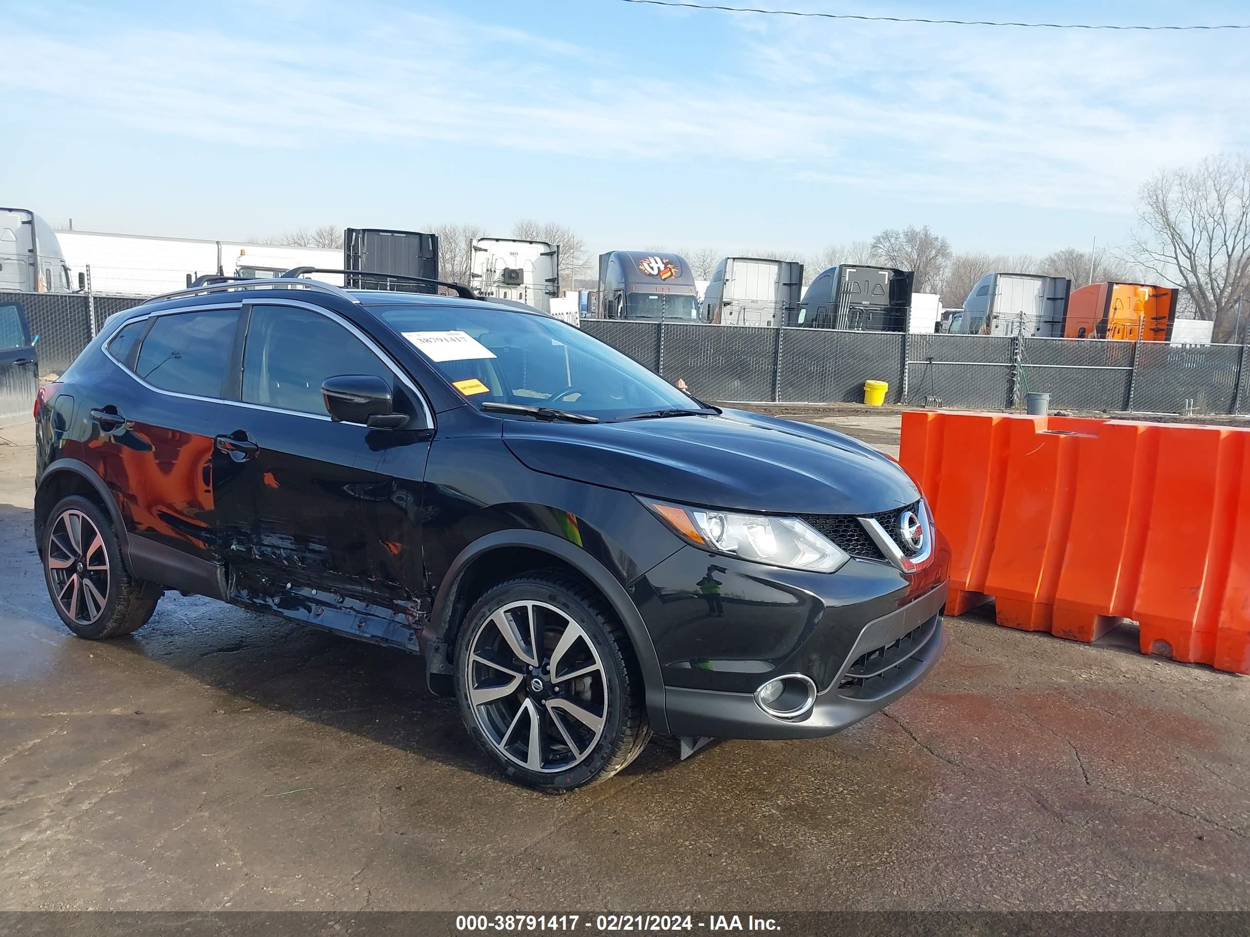 NISSAN ROGUE 2017 jn1bj1cr4hw141879