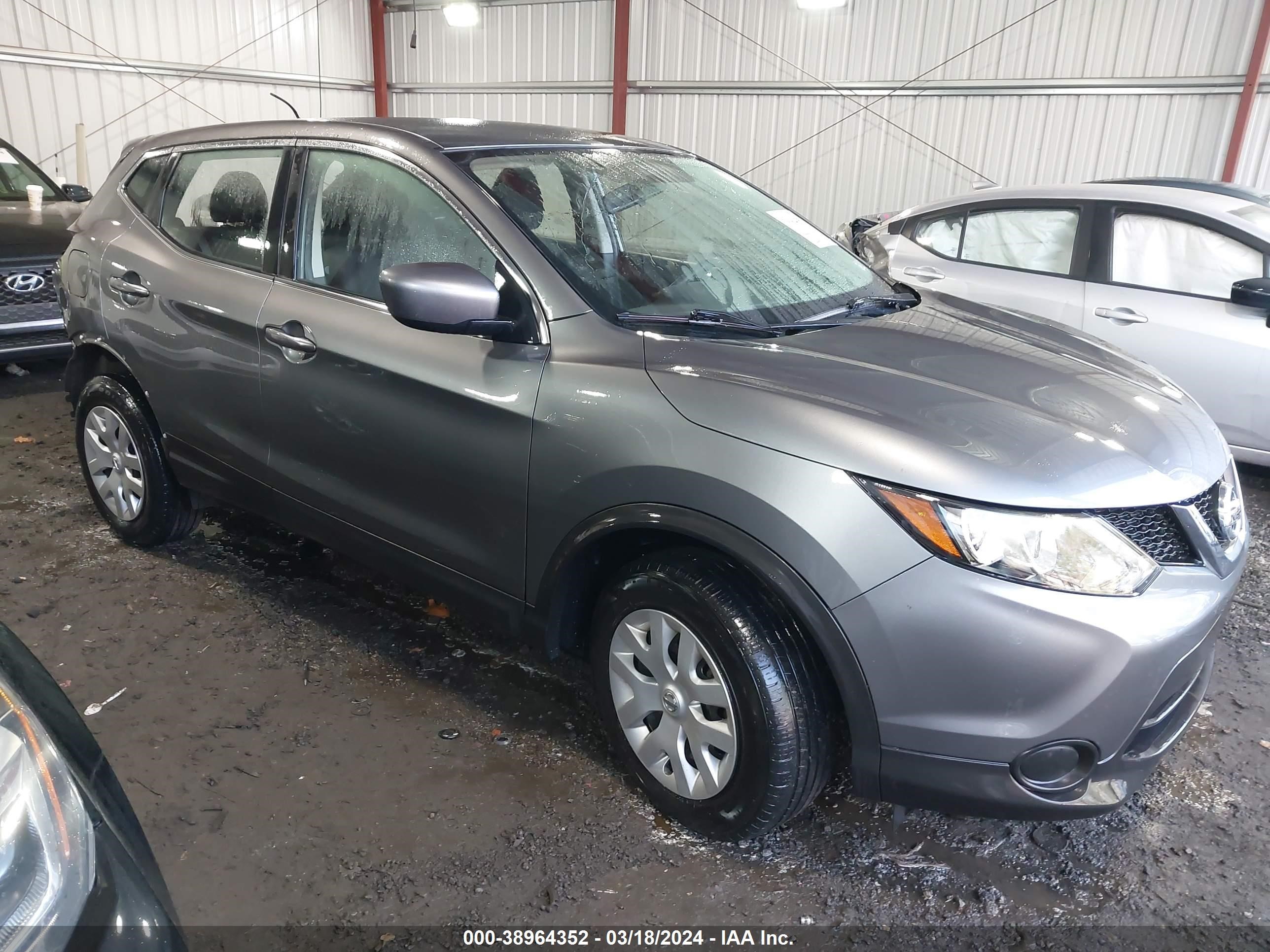 NISSAN ROGUE 2017 jn1bj1cr6hw105627