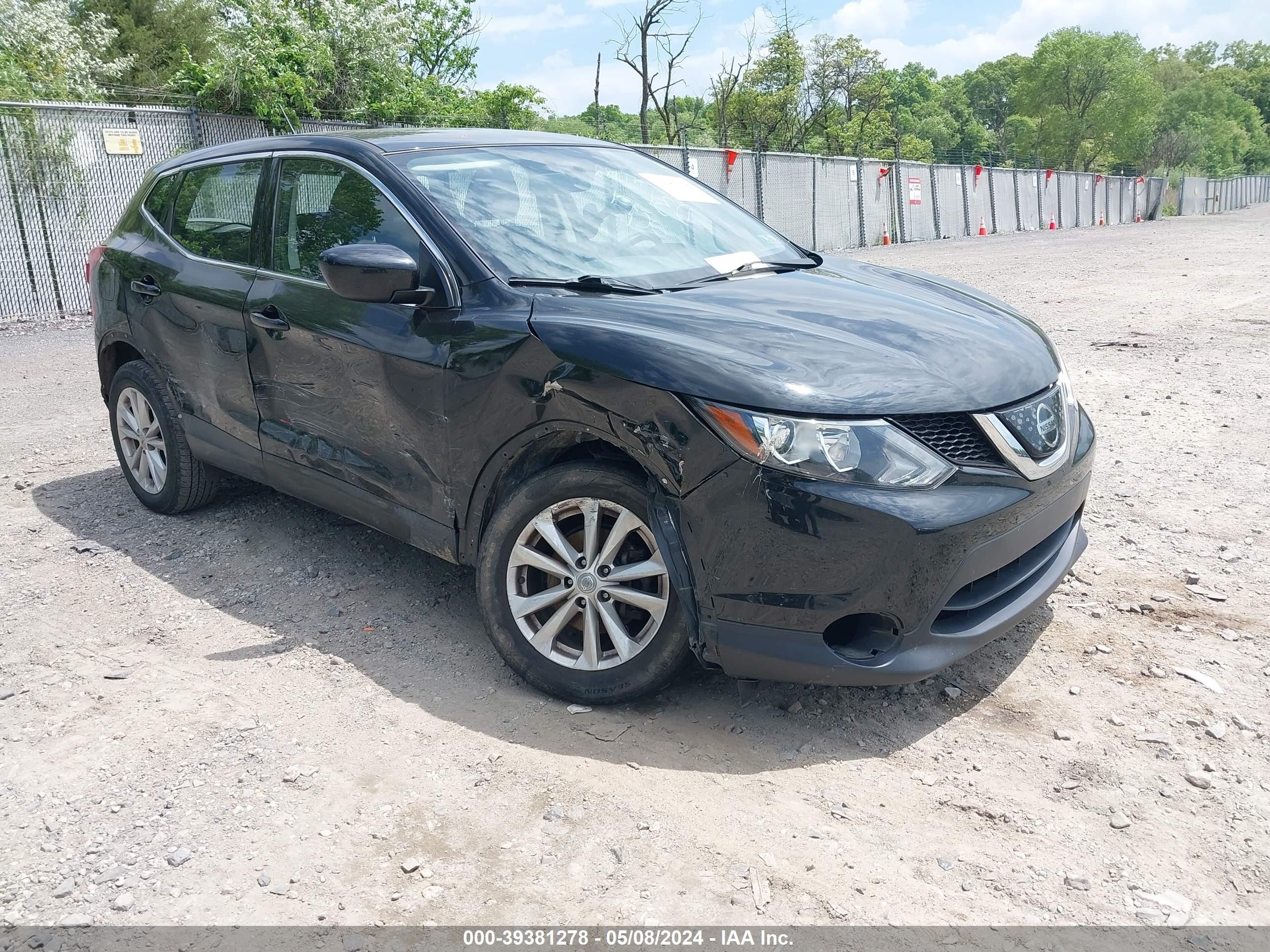 NISSAN ROGUE 2018 jn1bj1cr7jw285285