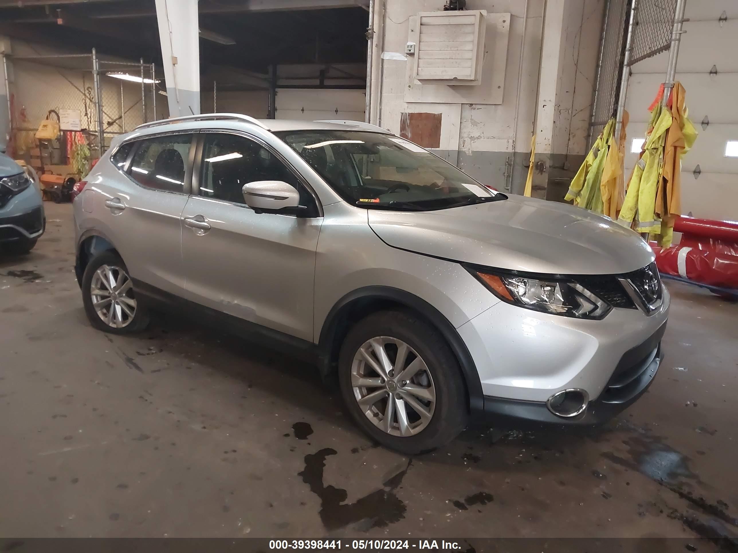 NISSAN ROGUE 2017 jn1bj1cr8hw116578