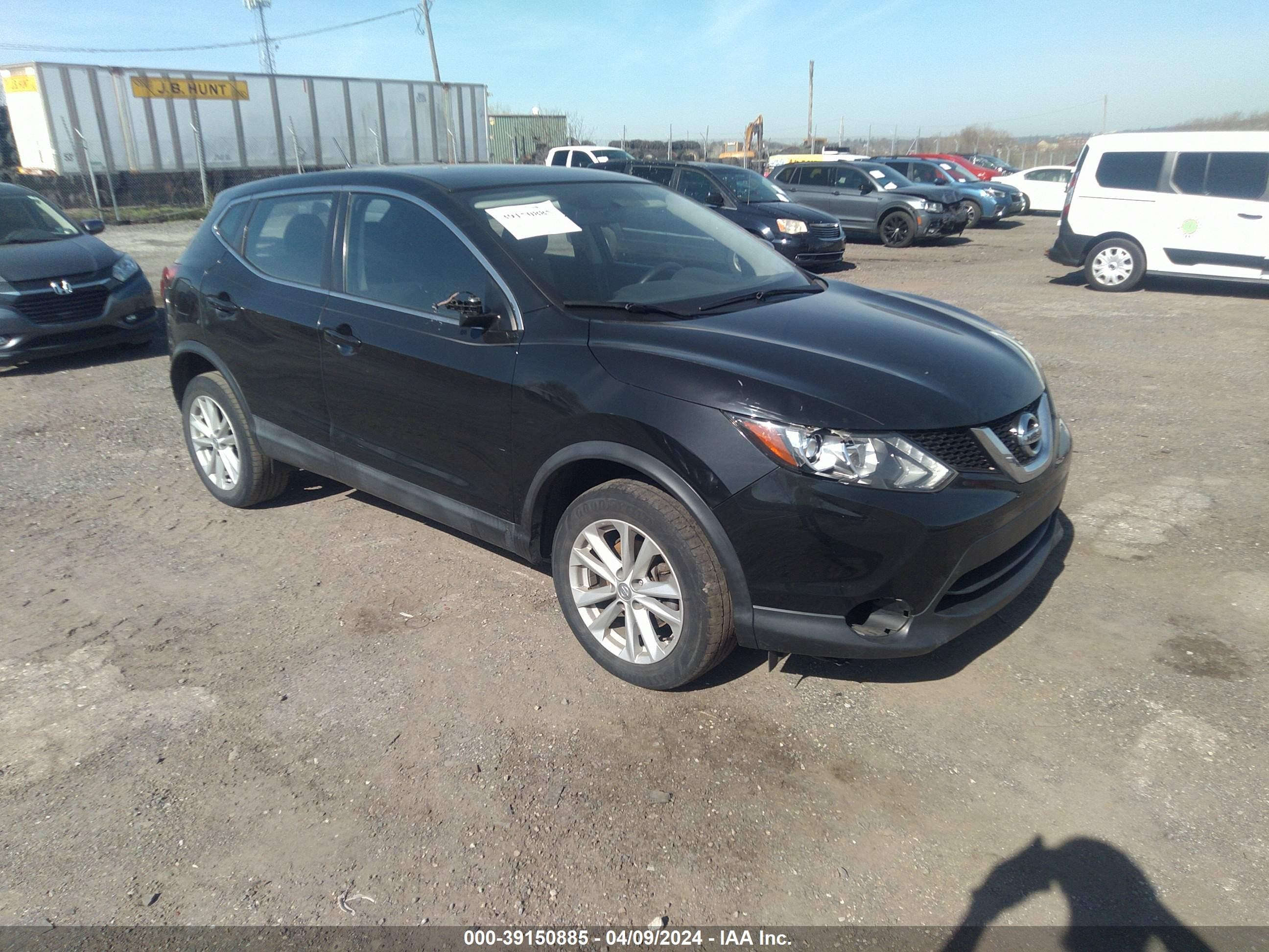 NISSAN ROGUE 2017 jn1bj1cr8hw132103