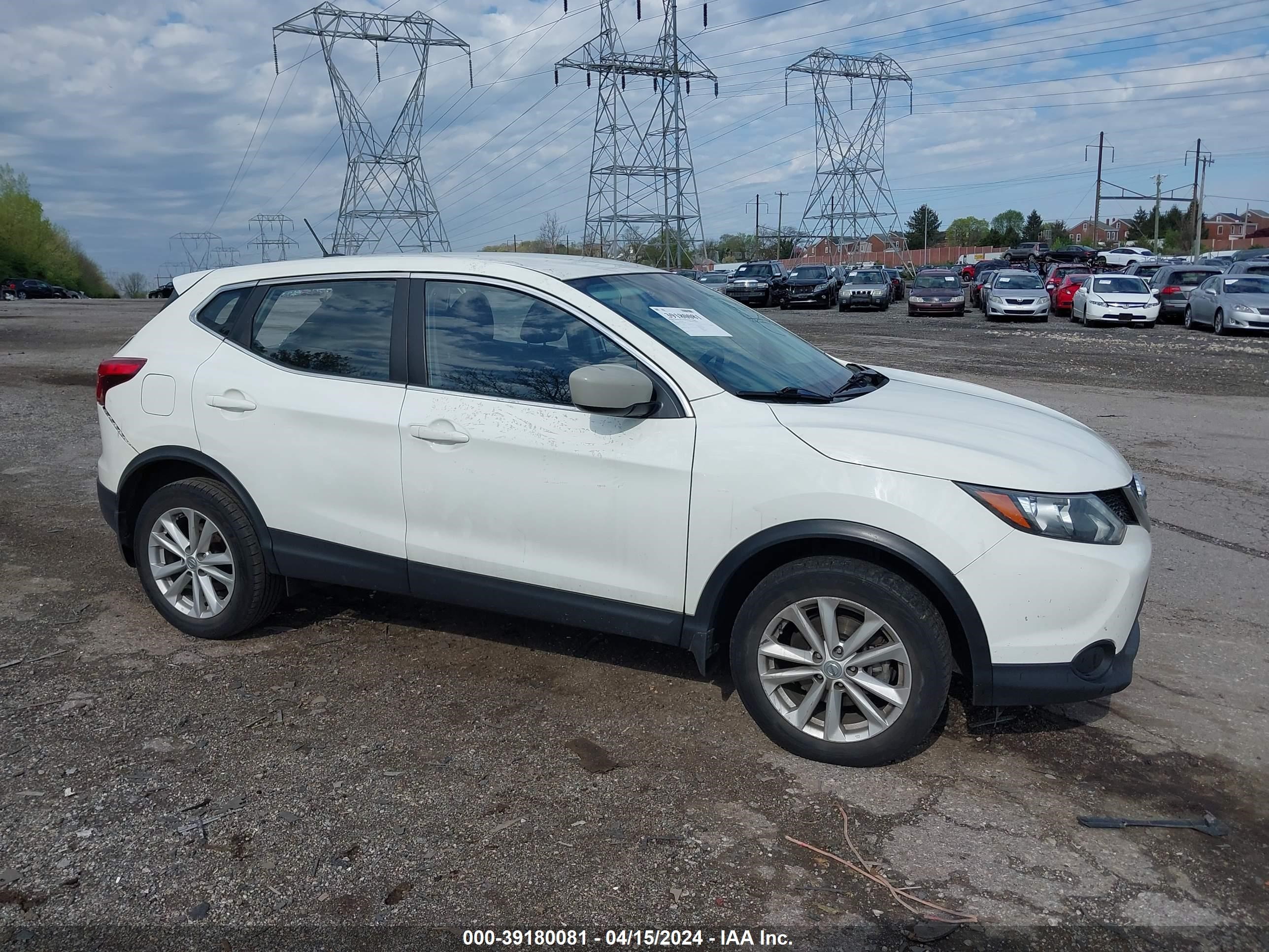 NISSAN ROGUE 2017 jn1bj1crxhw111687