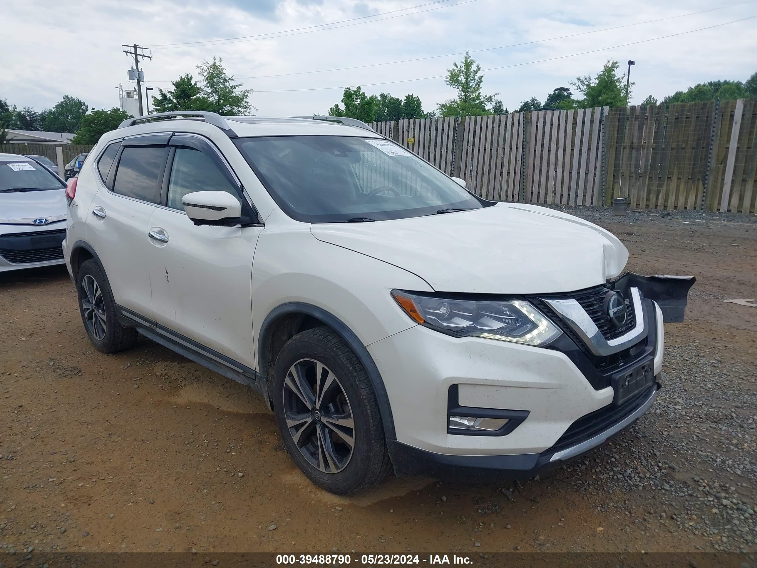 NISSAN ROGUE 2018 jn8at2mv1jw318189