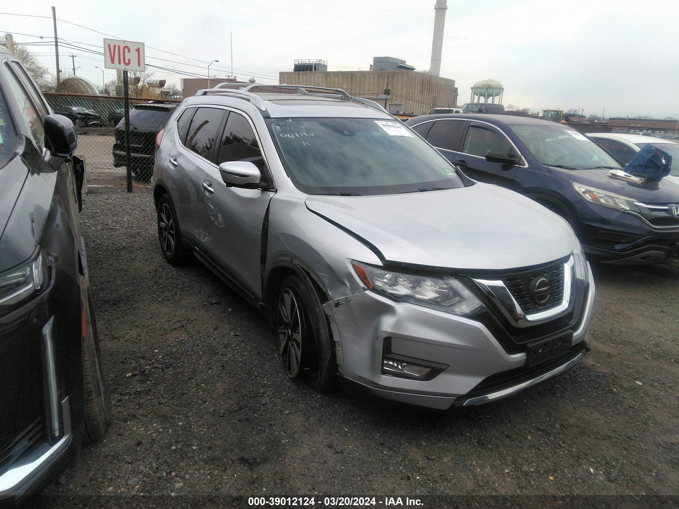 NISSAN ROGUE 2018 jn8at2mv3jw348911