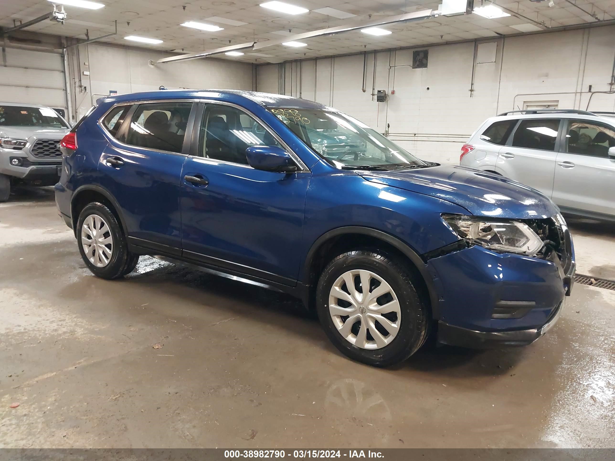 NISSAN ROGUE 2017 jn8at2mv5hw024904