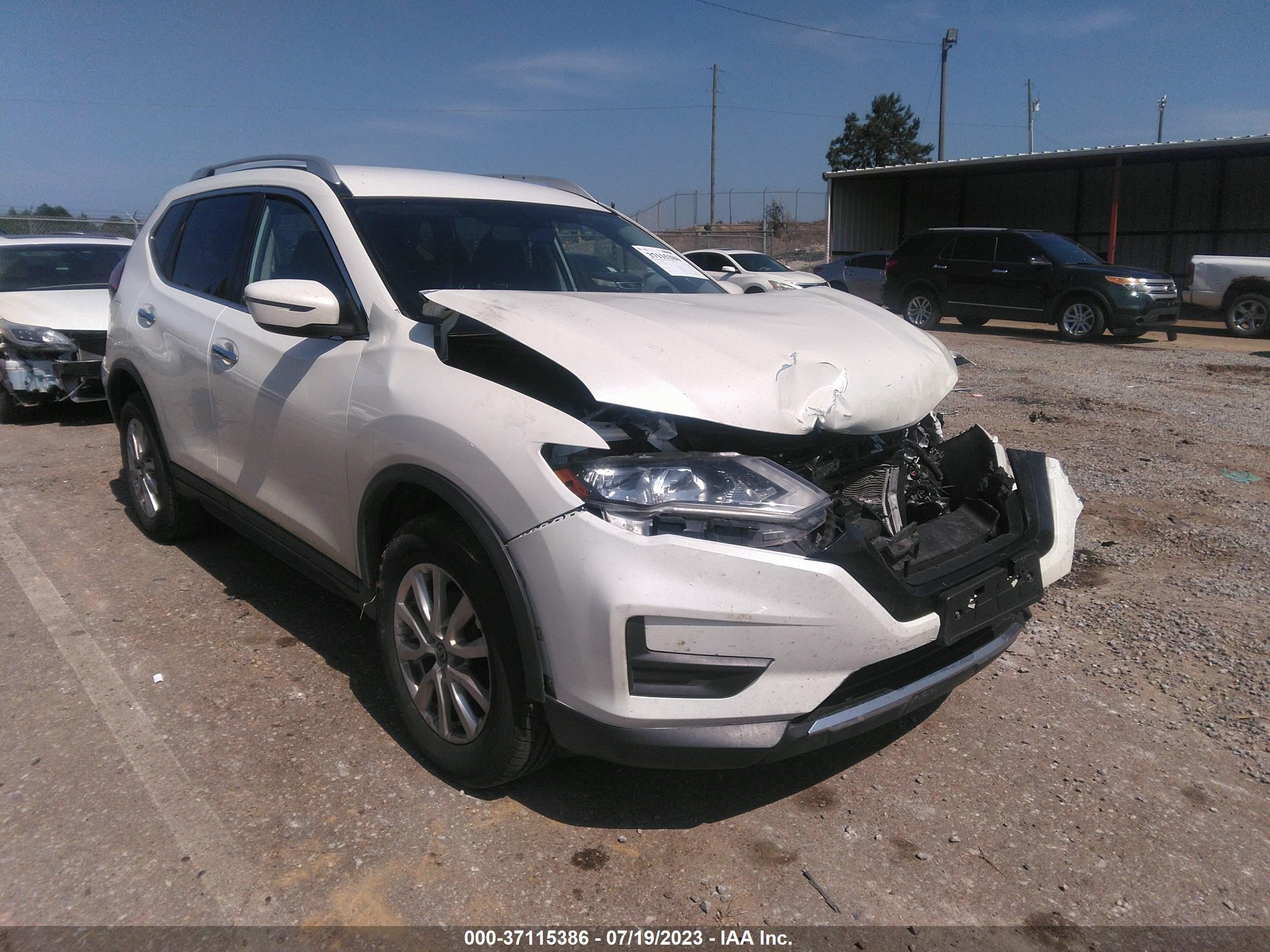 NISSAN ROGUE 2017 jn8at2mv8hw267302