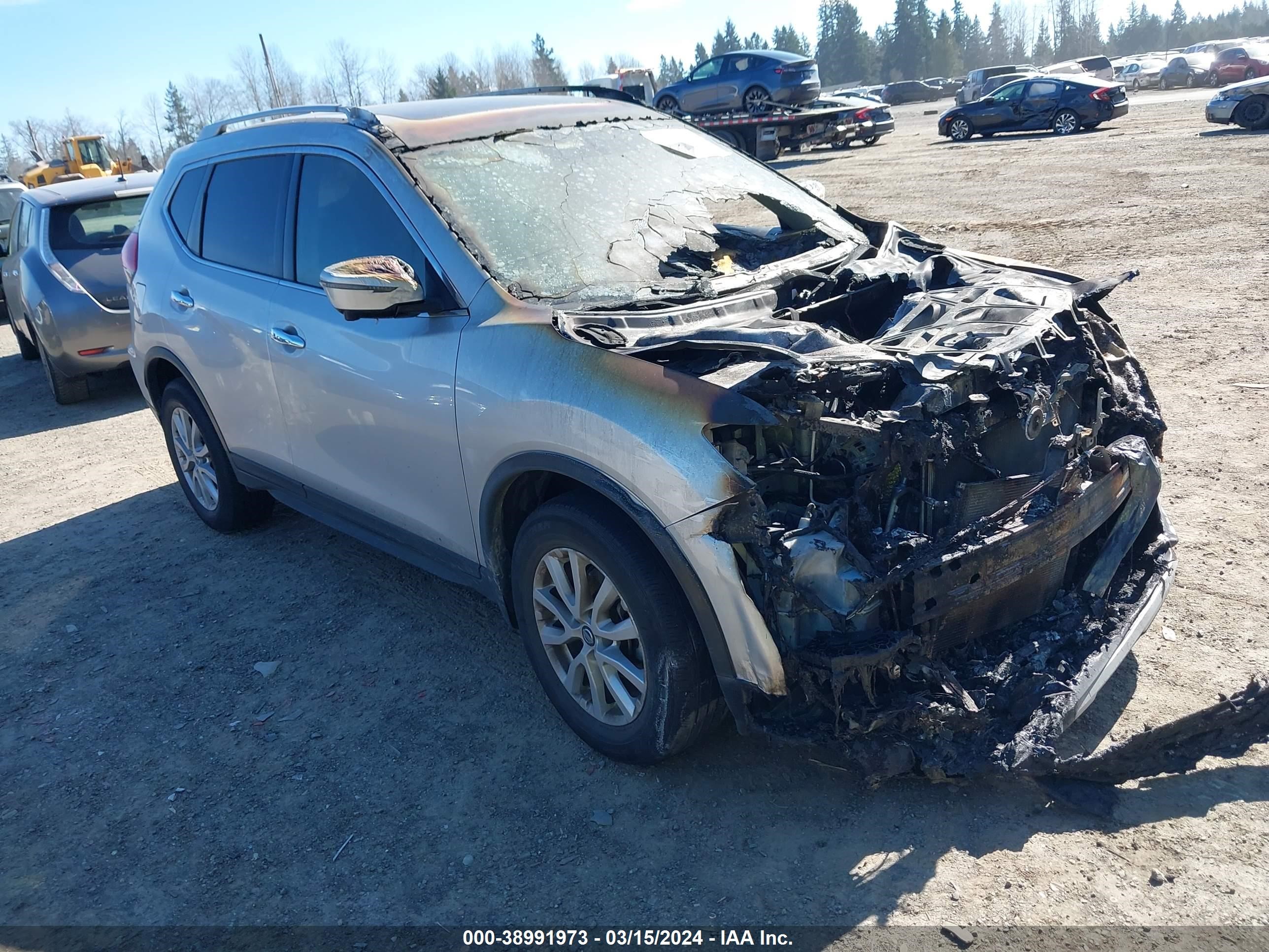 NISSAN ROGUE 2018 jn8at2mv8jw300630