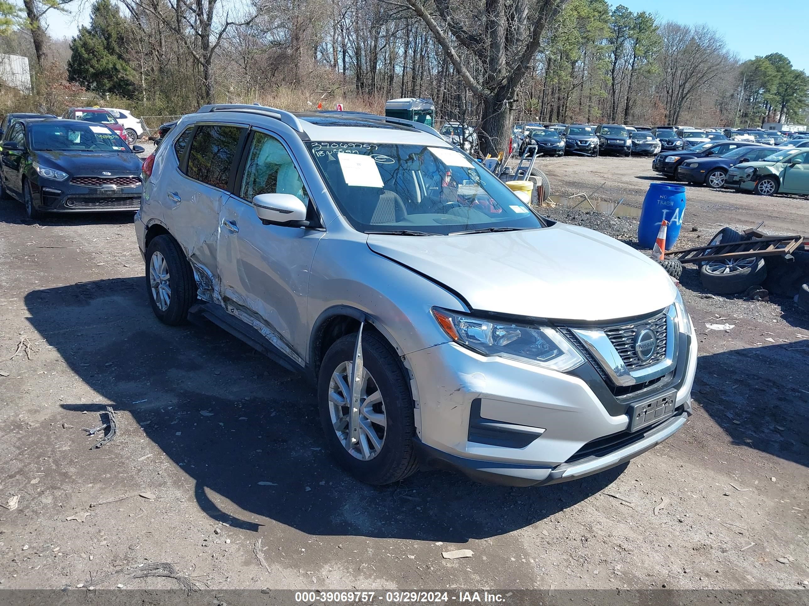 NISSAN ROGUE 2018 jn8at2mv8jw347205