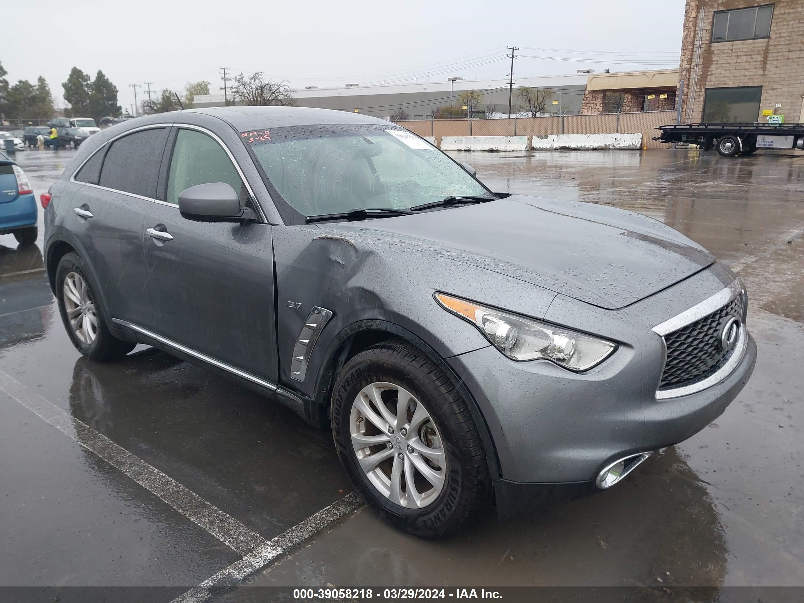 INFINITI QX70 2017 jn8cs1mu8hm141479