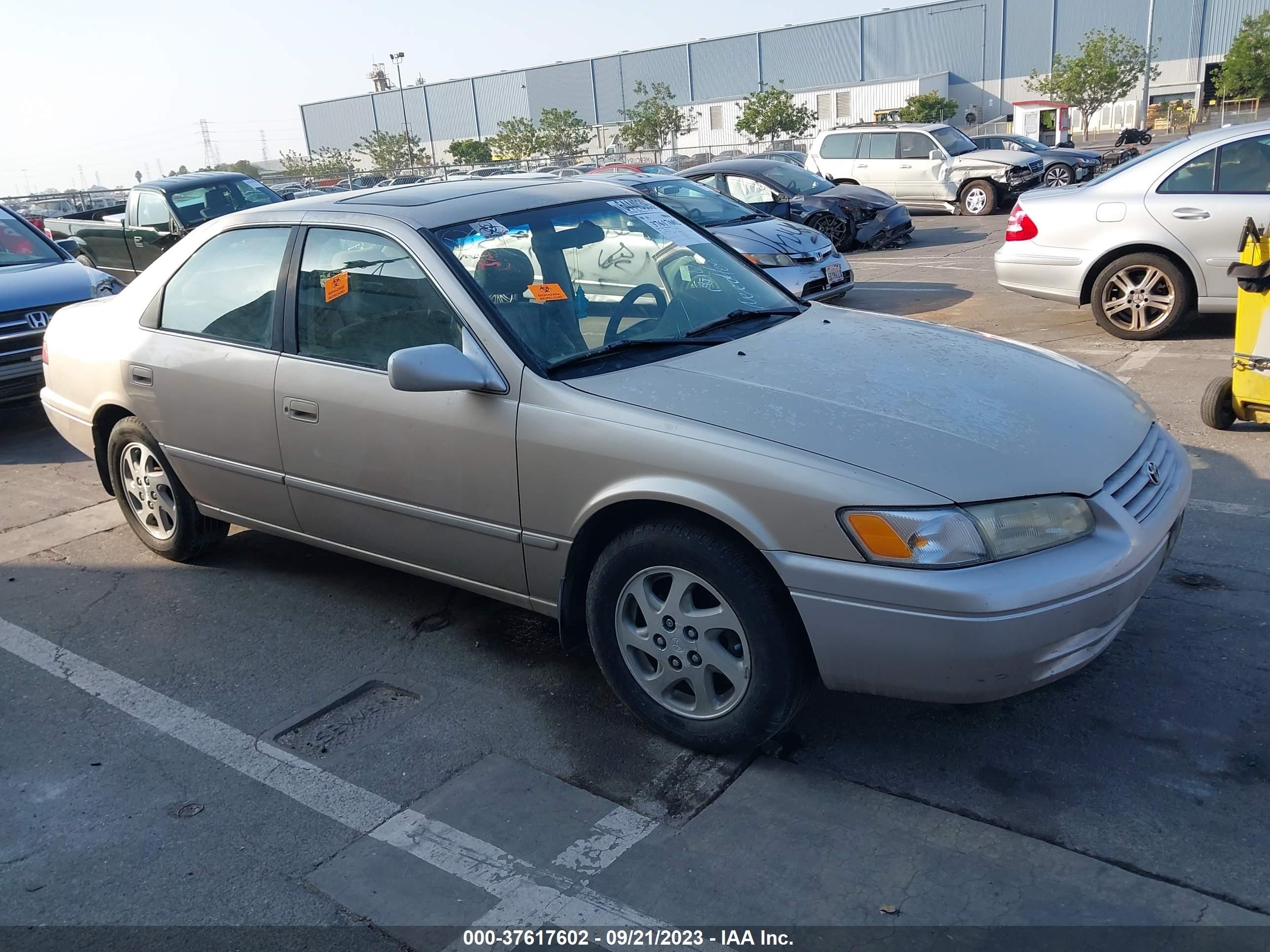 TOYOTA CAMRY 1998 jt2bf28k5w0110486