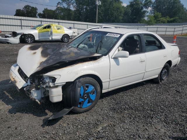 TOYOTA CAMRY 2001 jt2bg22k110541034