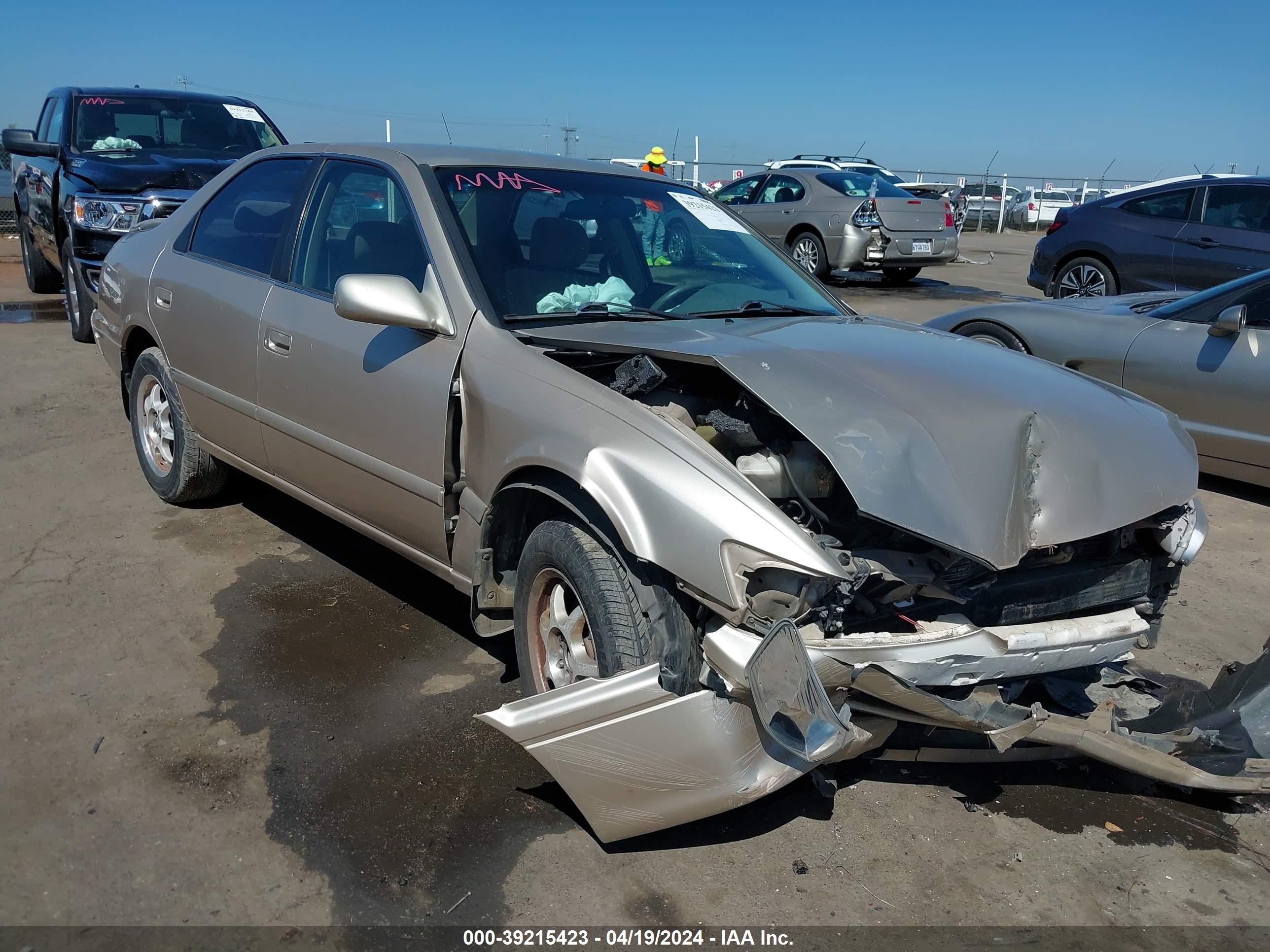 TOYOTA CAMRY 2001 jt2bg22k110568458