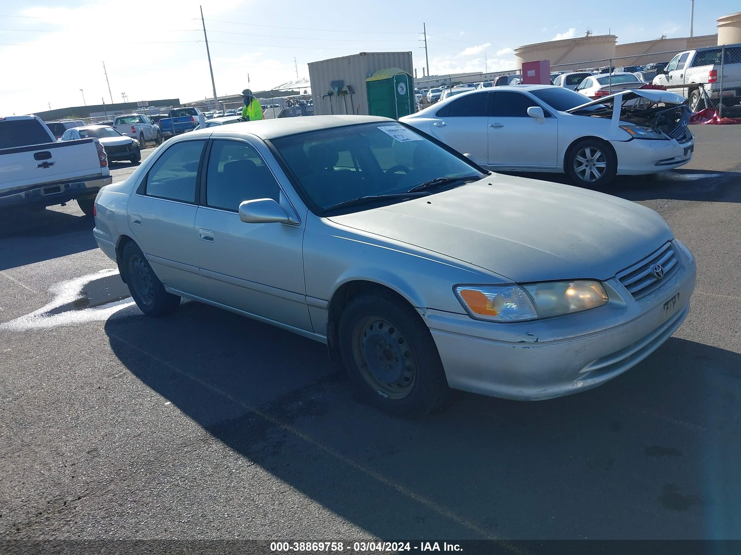 TOYOTA CAMRY 2001 jt2bg22k110585762