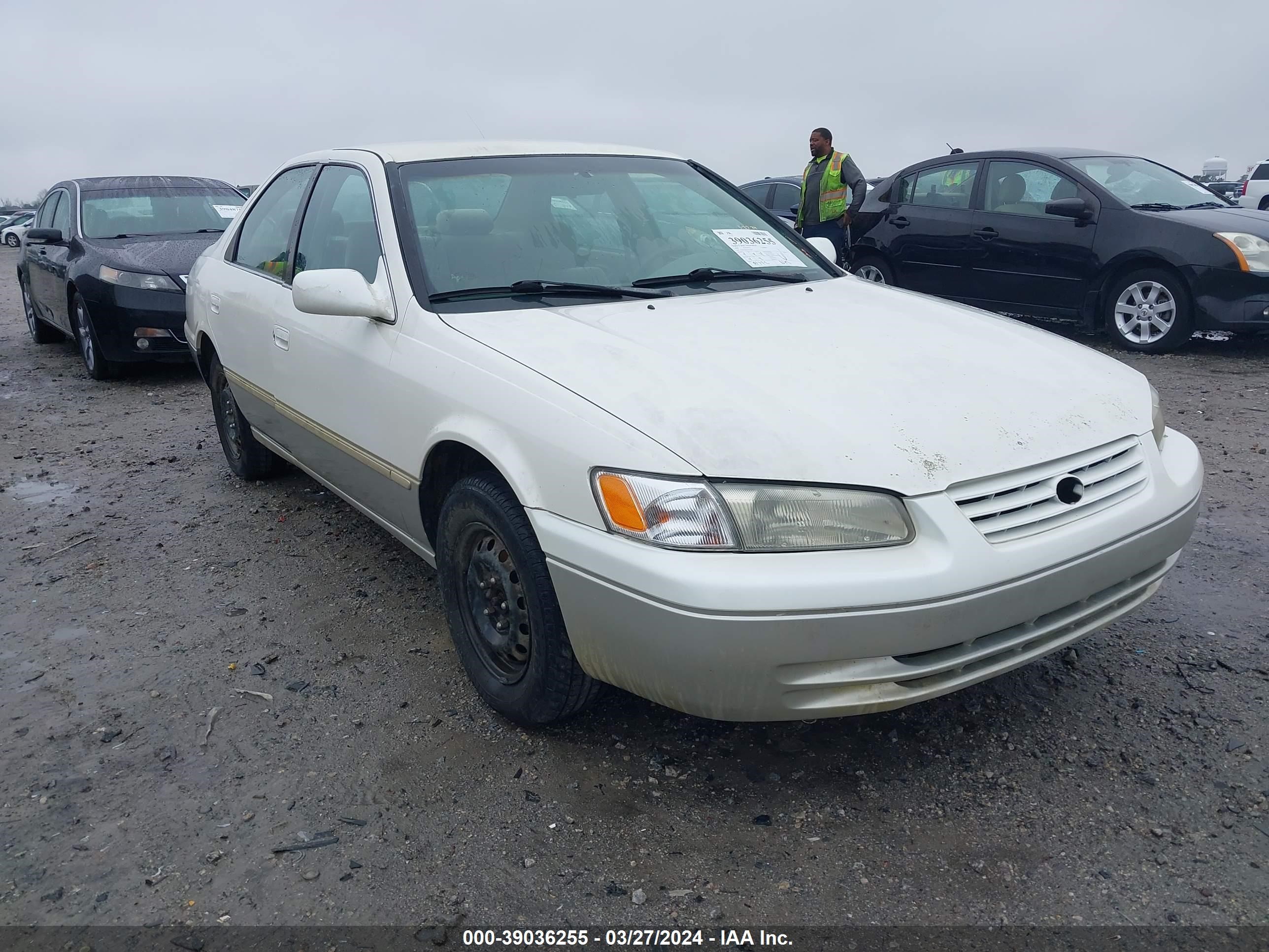 TOYOTA CAMRY 1999 jt2bg22k3x0372059