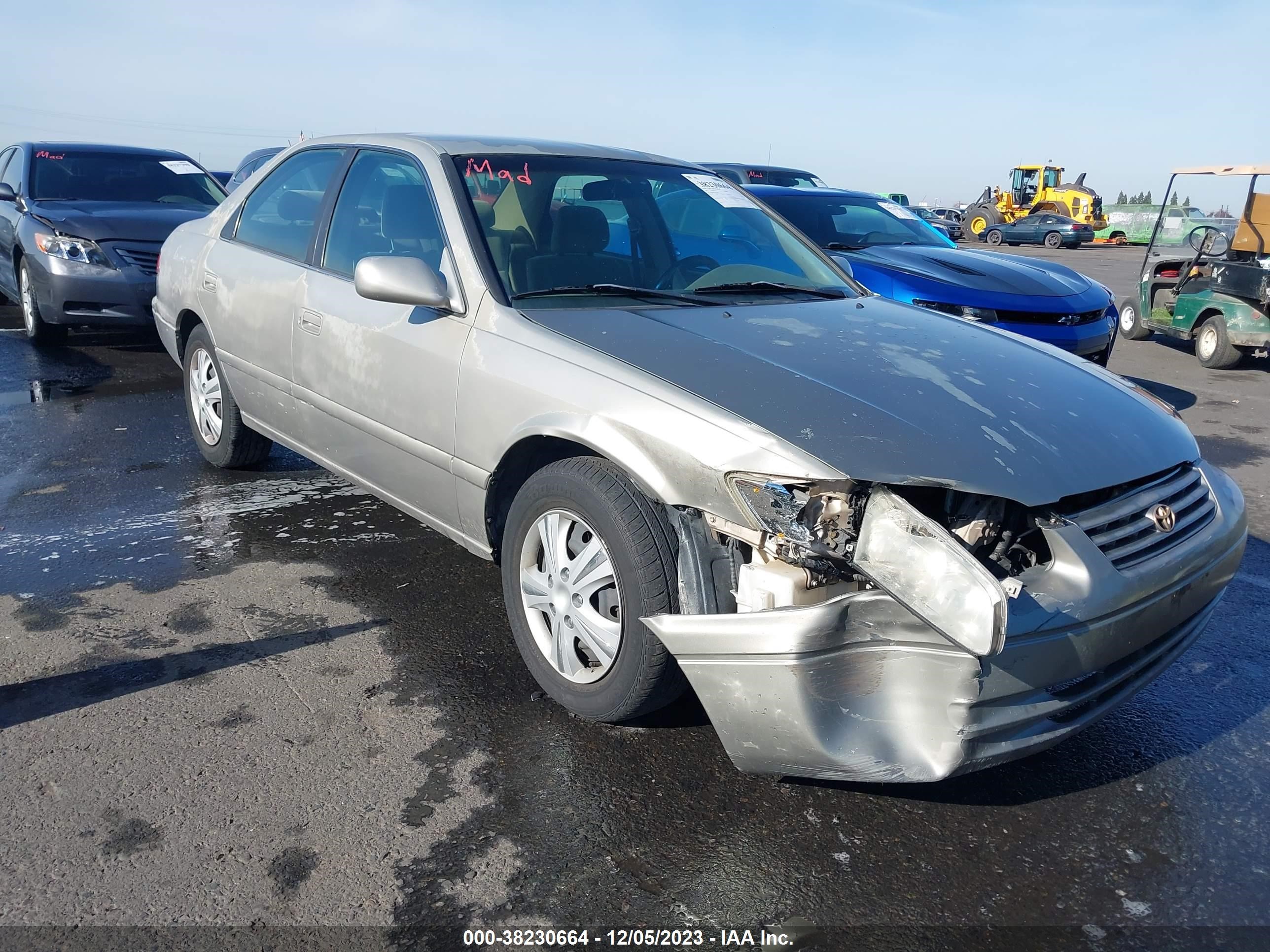 TOYOTA CAMRY 2001 jt2bg22k610575602