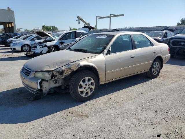 TOYOTA CAMRY 2001 jt2bg22k610601535