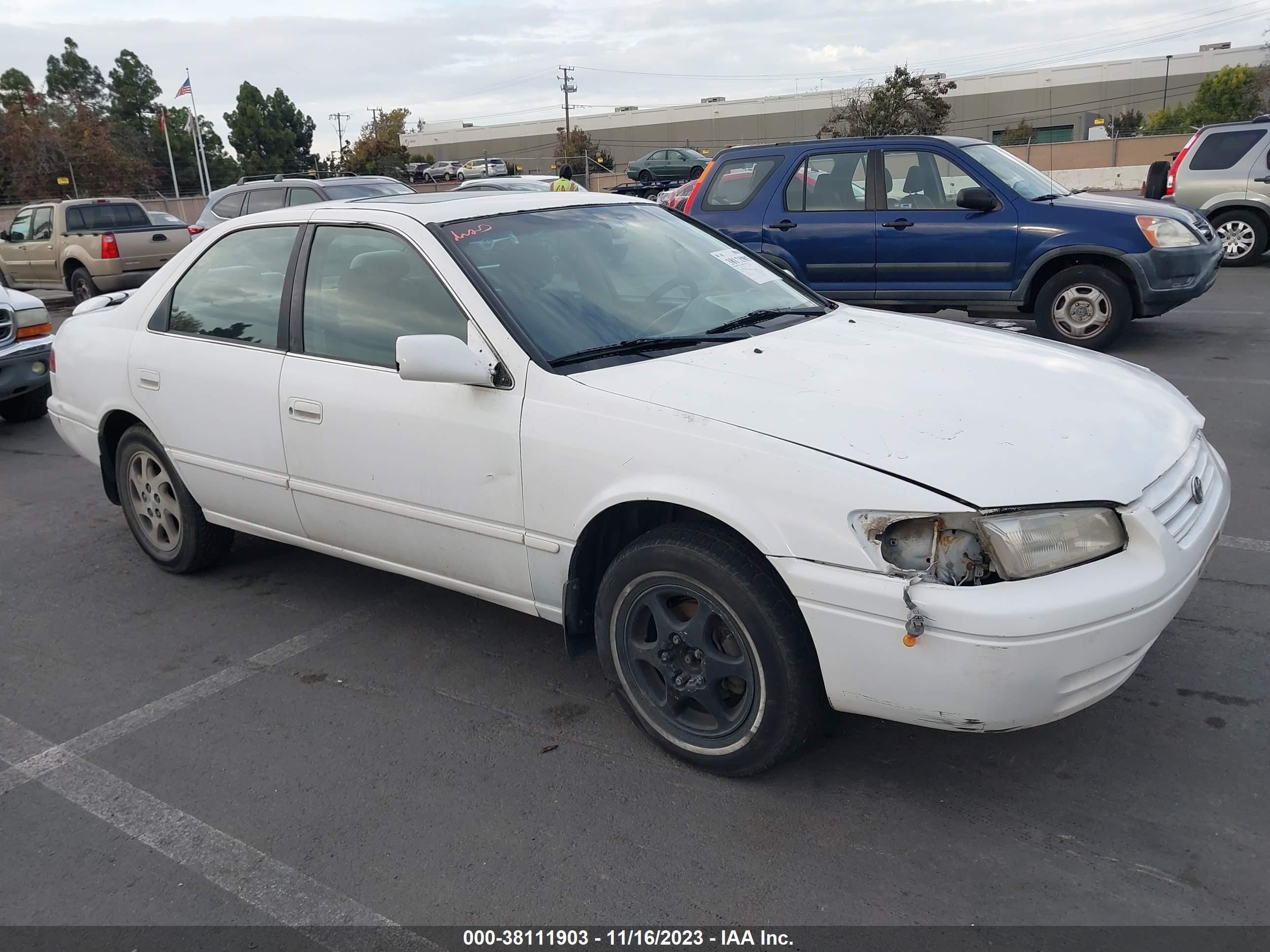 TOYOTA CAMRY 1998 jt2bg22k7w0135797