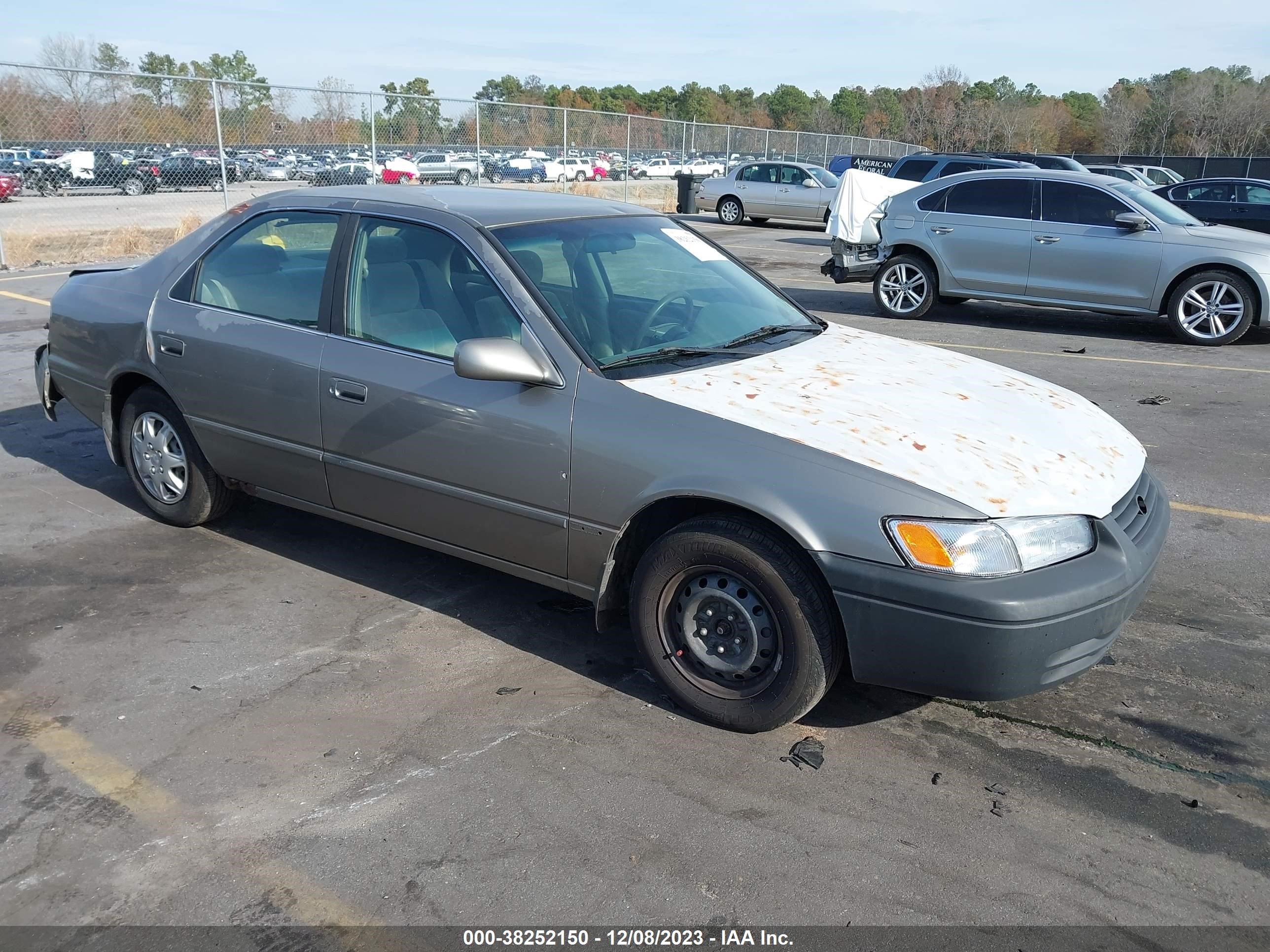 TOYOTA CAMRY 1998 jt2bg22k7w0228500