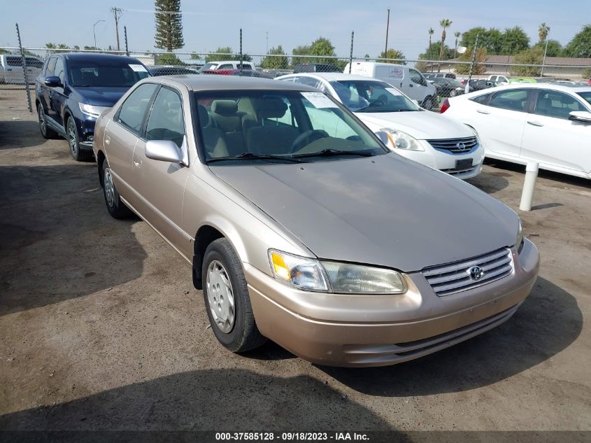 TOYOTA CAMRY 1998 jt2bg22k8w0220888