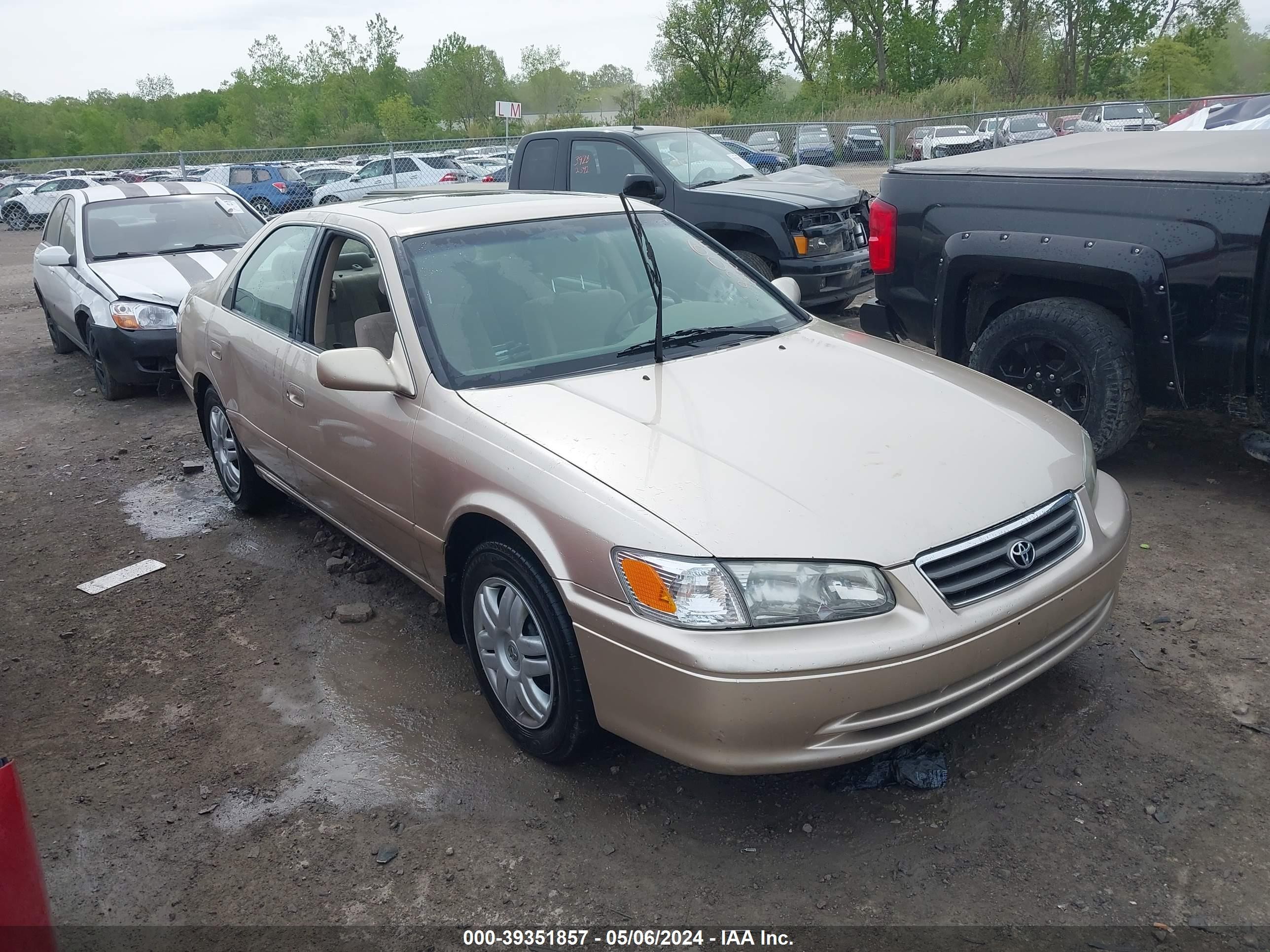 TOYOTA CAMRY 2001 jt2bg22k910602582