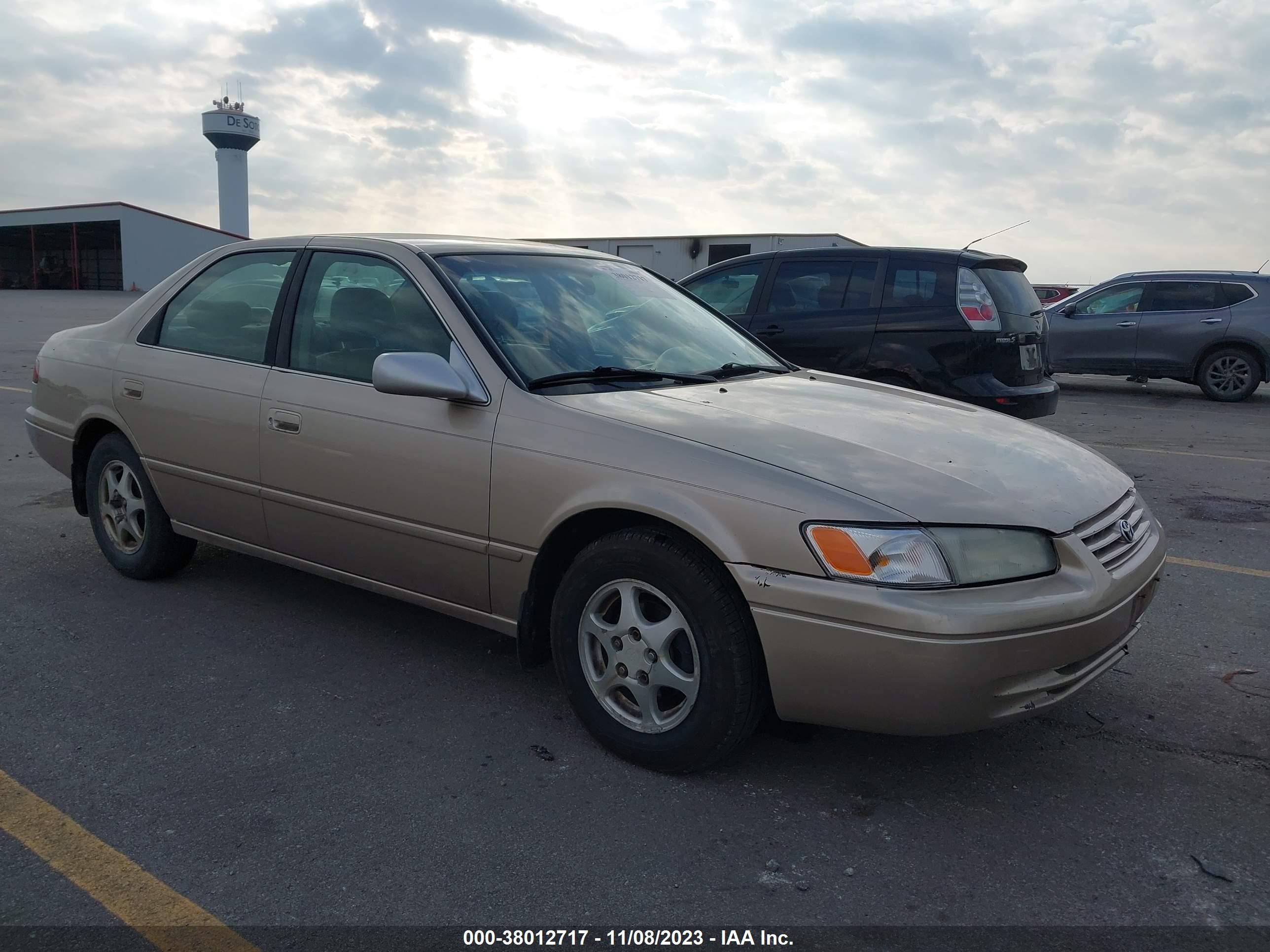 TOYOTA CAMRY 1999 jt2bg22k9x0318457