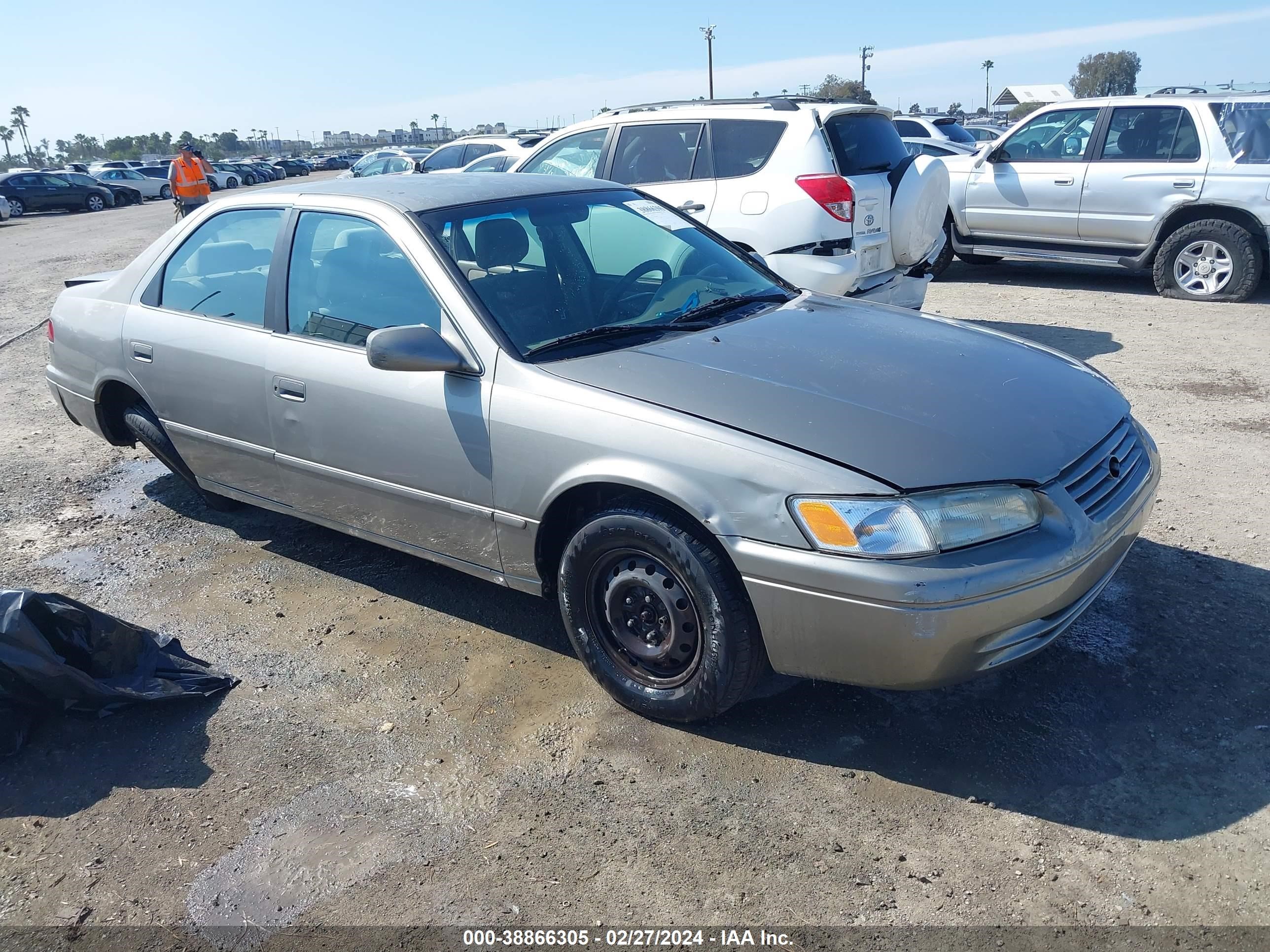 TOYOTA CAMRY 1999 jt2bg22k9x0324548