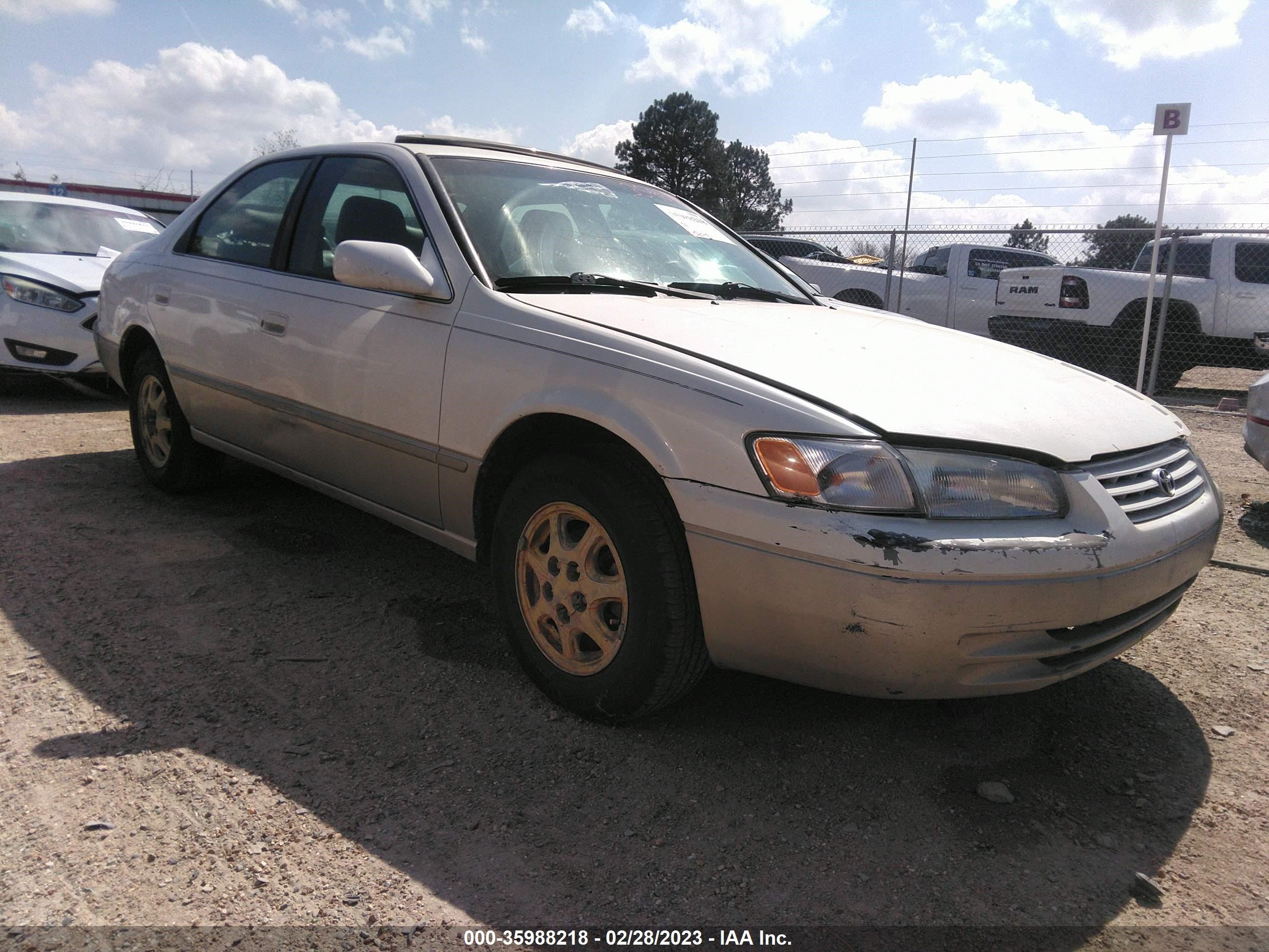 TOYOTA CAMRY 1999 jt2bg22k9x0375841