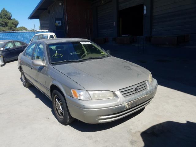 TOYOTA CAMRY LE 1998 jt2bg28k1w0115777