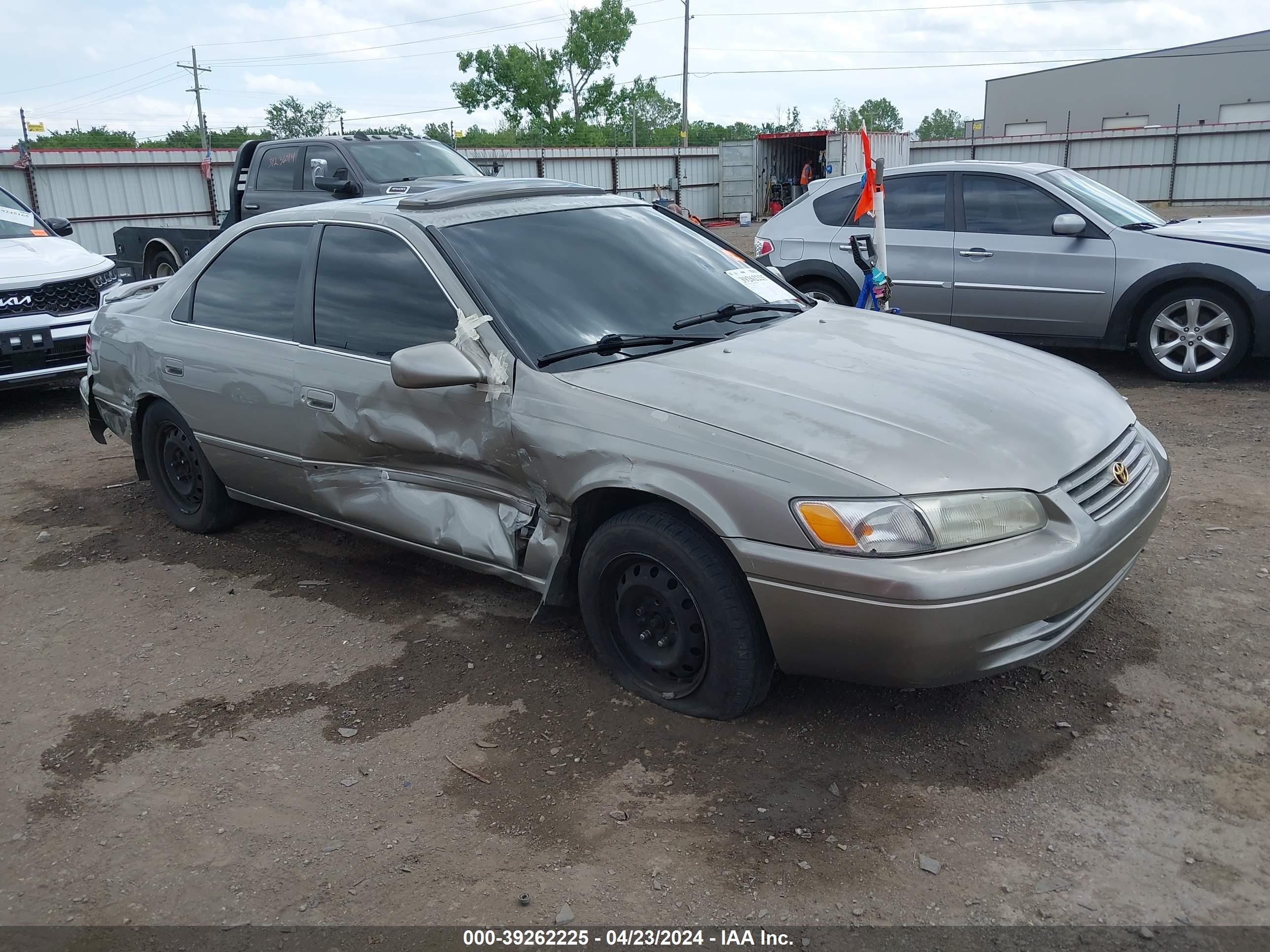 TOYOTA CAMRY 1999 jt2bg28k3x0303783