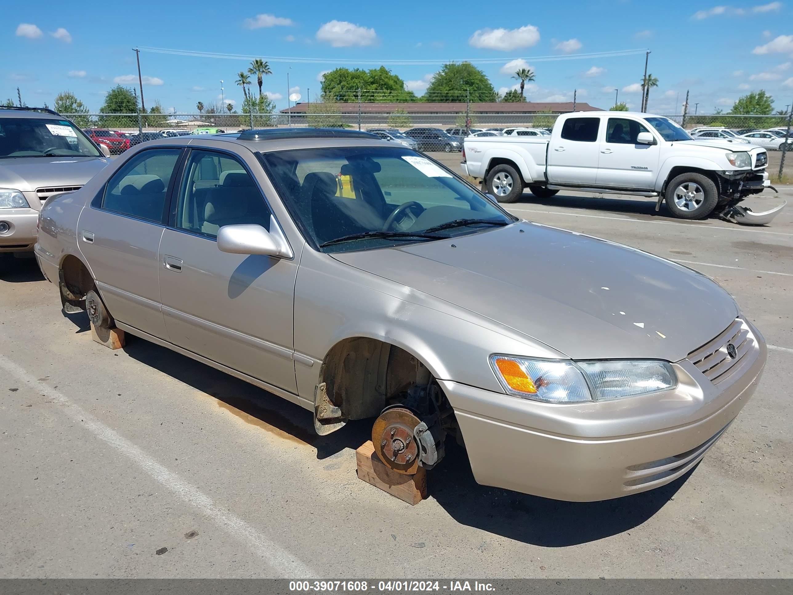 TOYOTA CAMRY 1998 jt2bg28kxw0144162