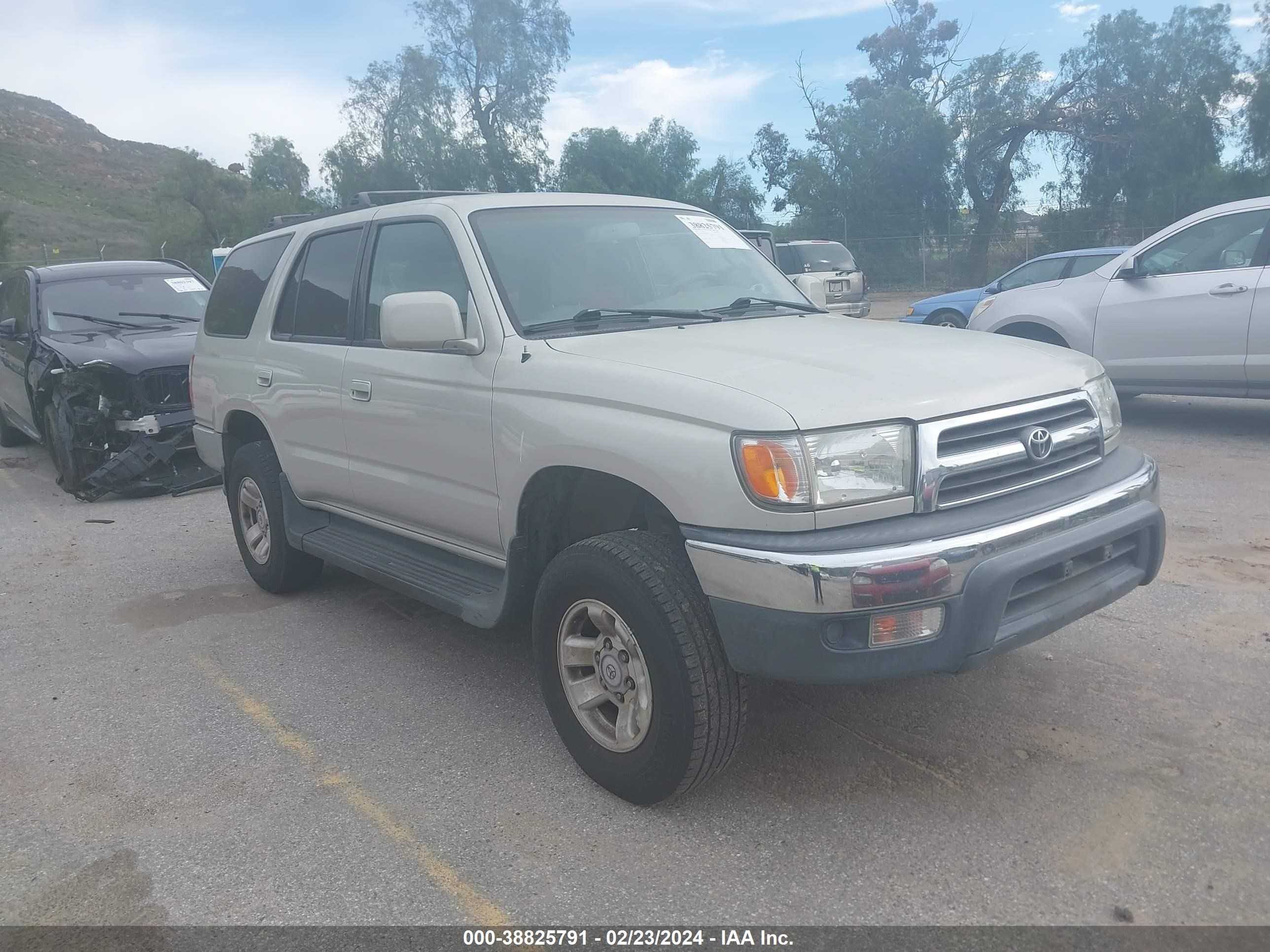 TOYOTA 4RUNNER 1999 jt3gn86r1x0107528