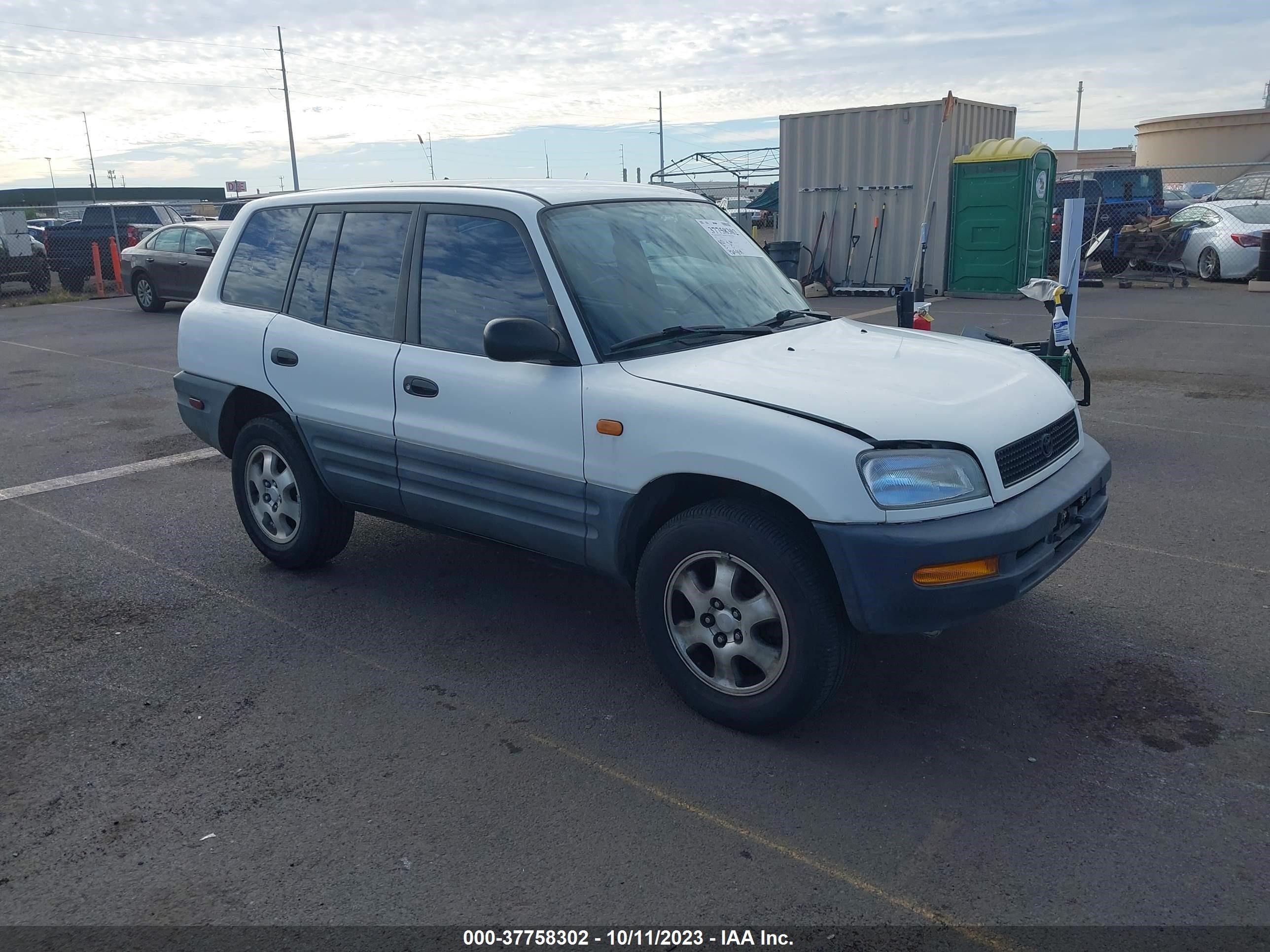 TOYOTA RAV 4 1996 jt3gp10v2t7002084