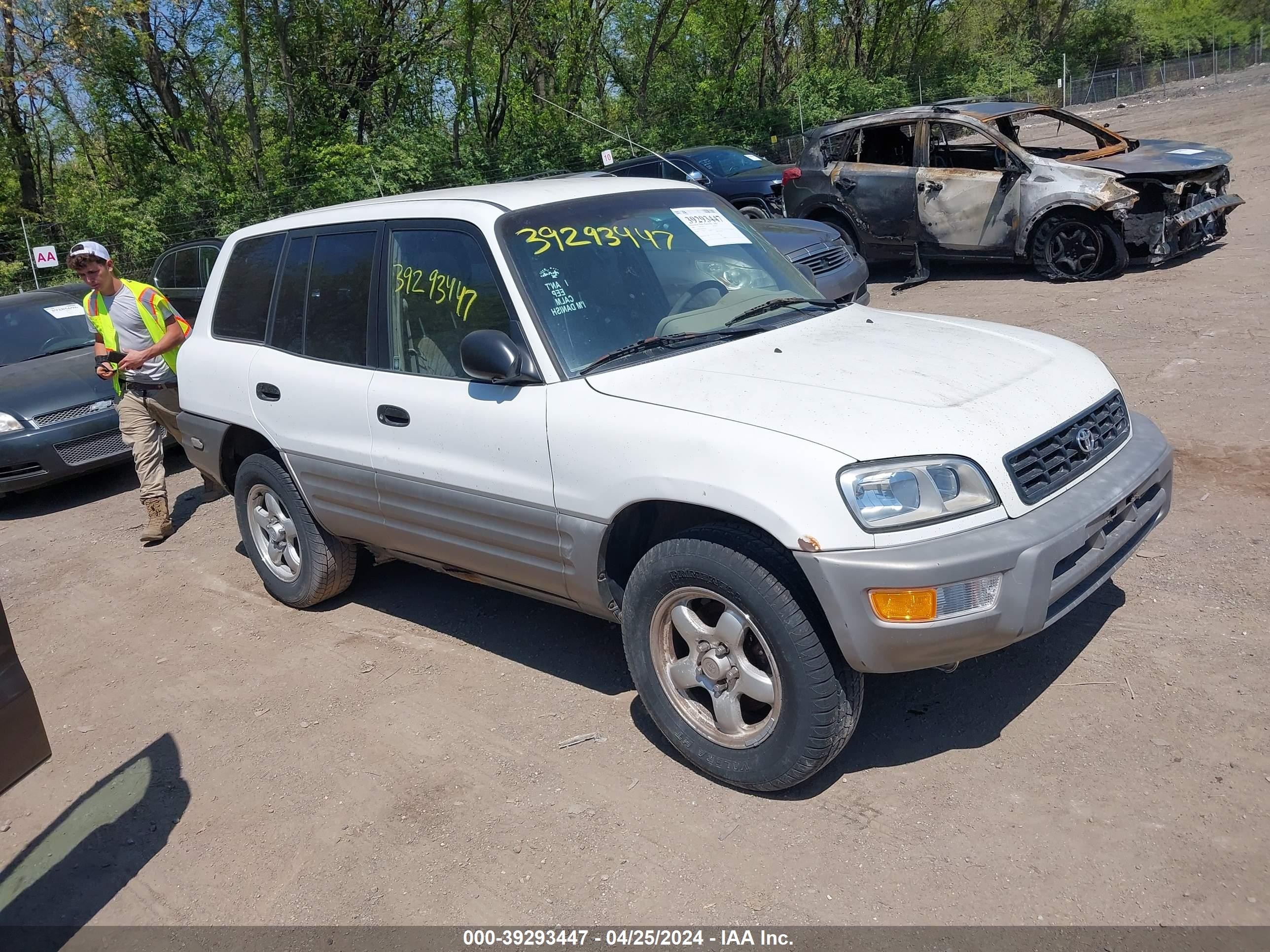 TOYOTA RAV 4 1998 jt3gp10v5w7034726