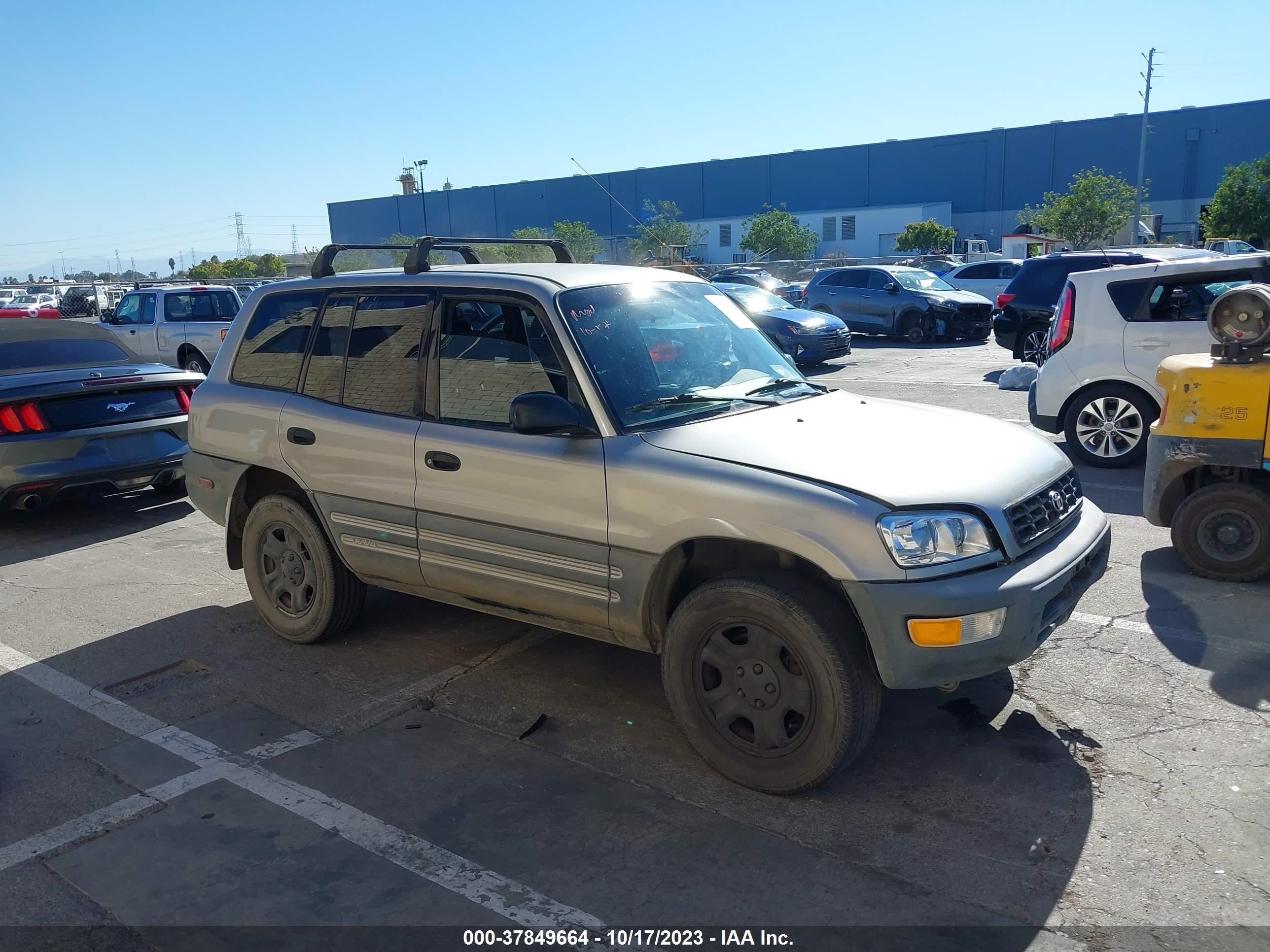 TOYOTA RAV 4 1999 jt3gp10v8x0037078