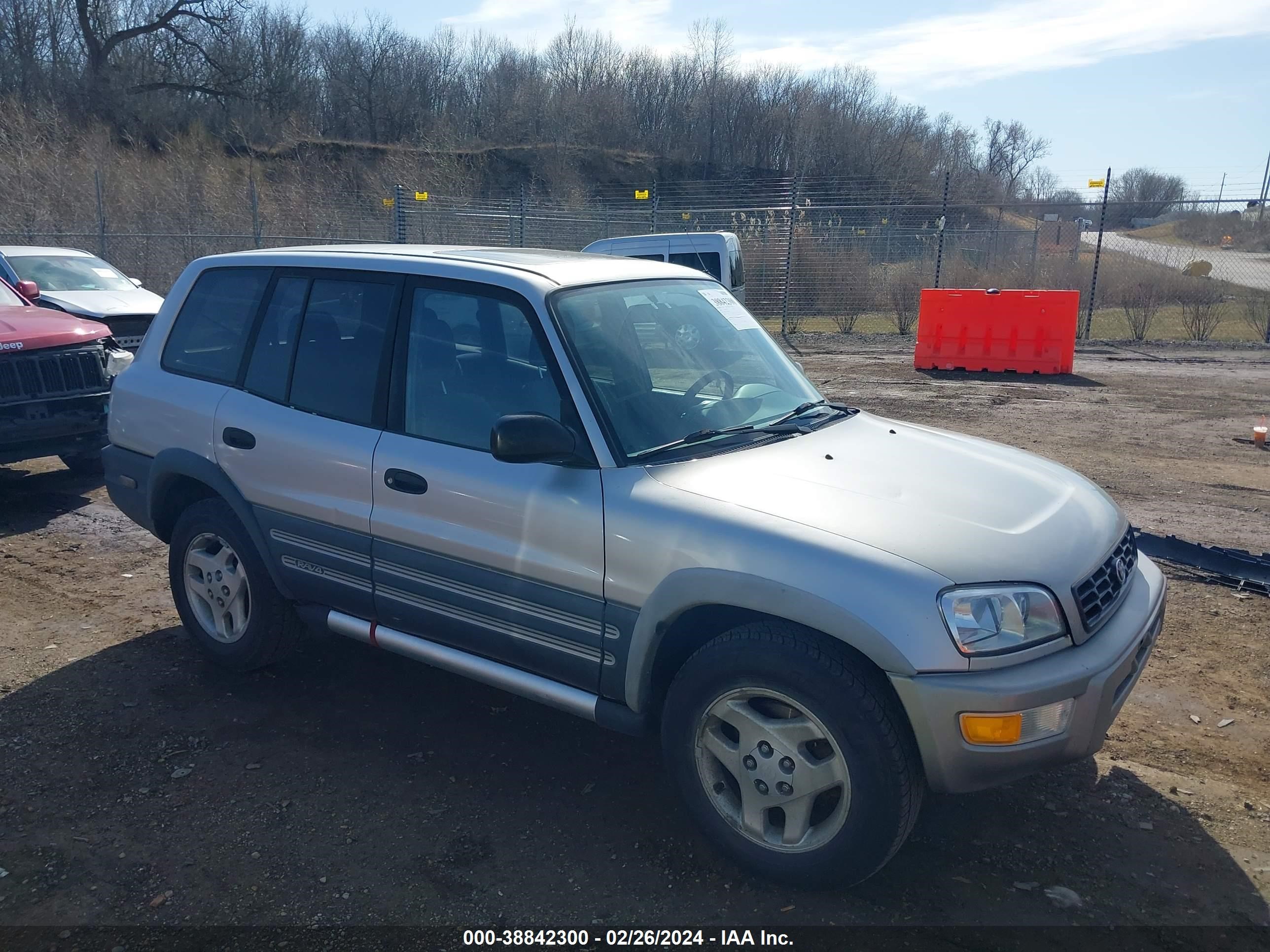 TOYOTA RAV 4 1998 jt3hp10v6w7095605